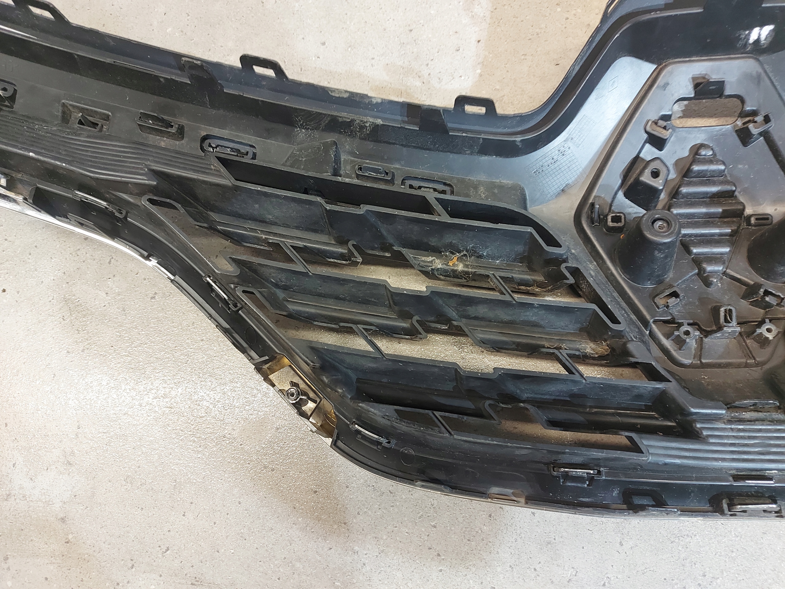 решетка радиатора renault CAPTUR II 2 623105565R