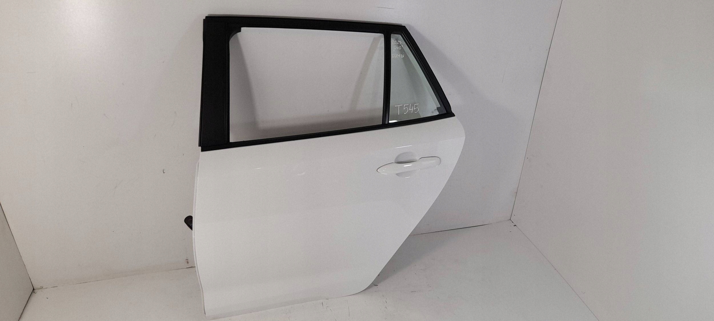 Toyota Corolla E21 Kombi door rear. left 040 (T545)