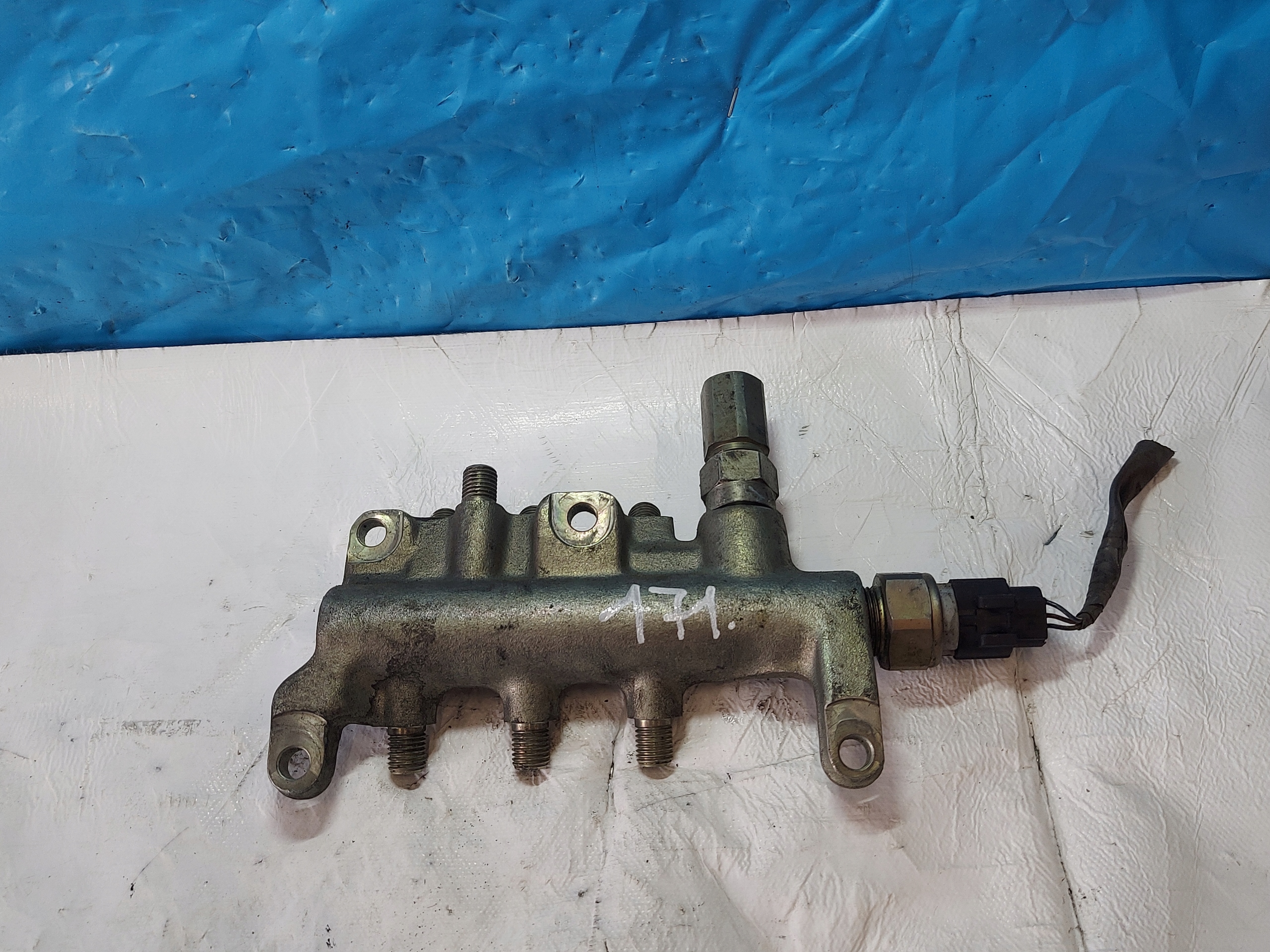 Rampe injection ESPACE IV 3.0 DCI 06E0008
