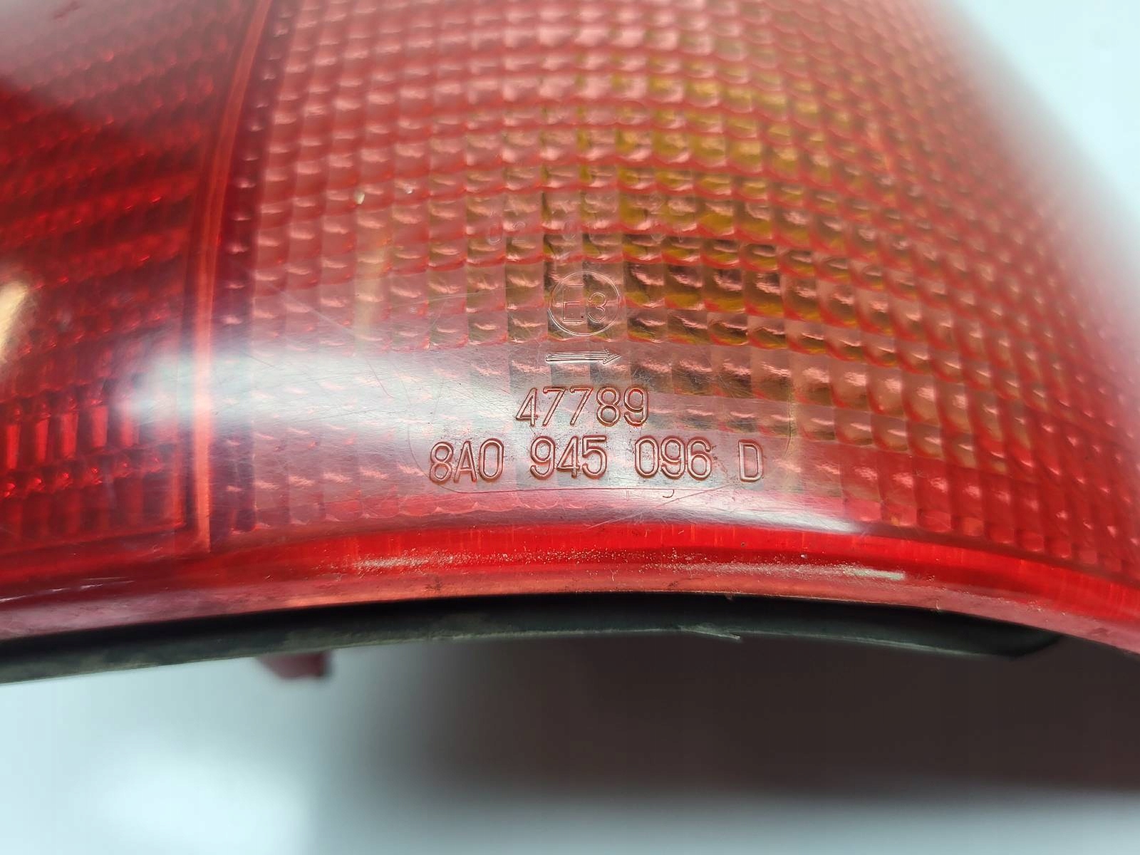 light right rear part Audi 80 B4 1.8 B 8A0945096D sedan