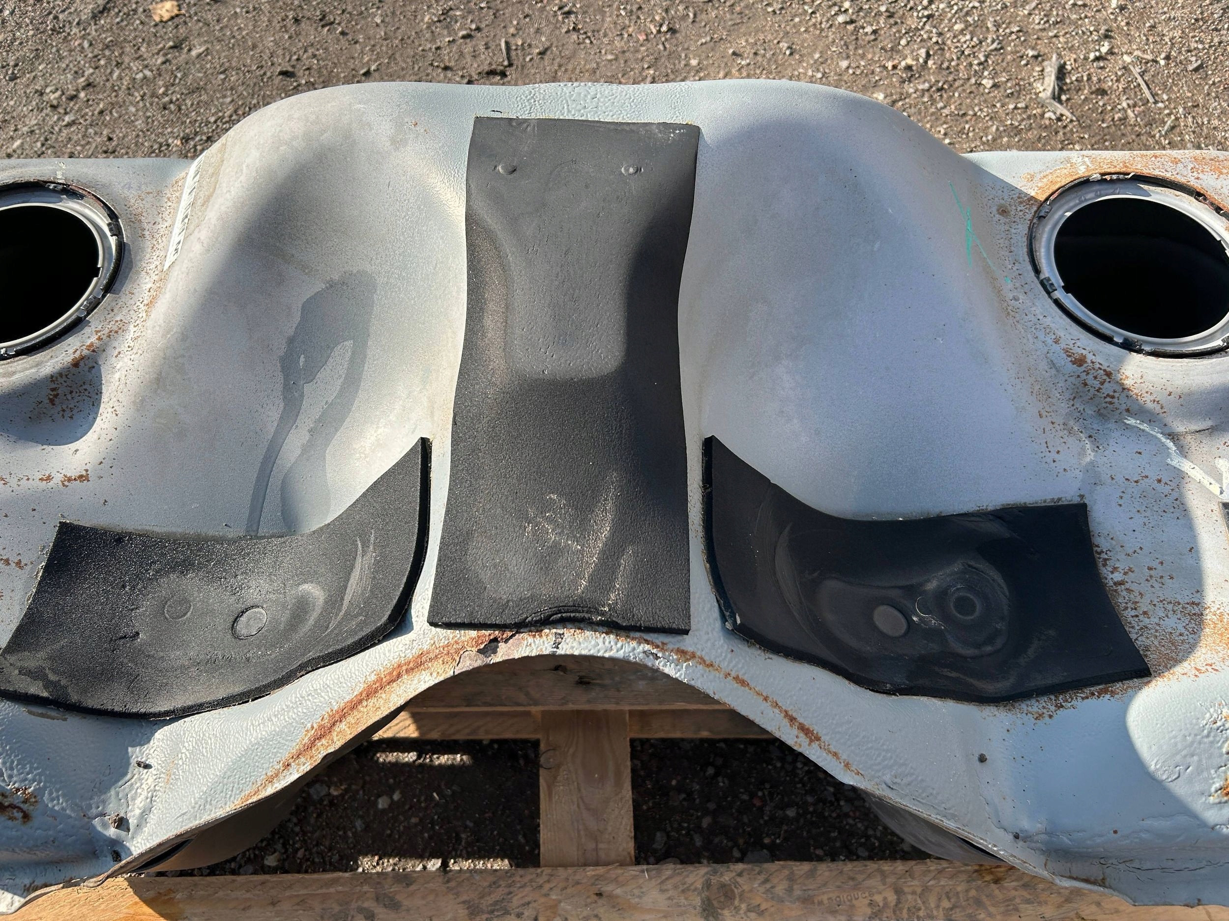 spremnik rezervoar goriva Ford Mustang V 2005