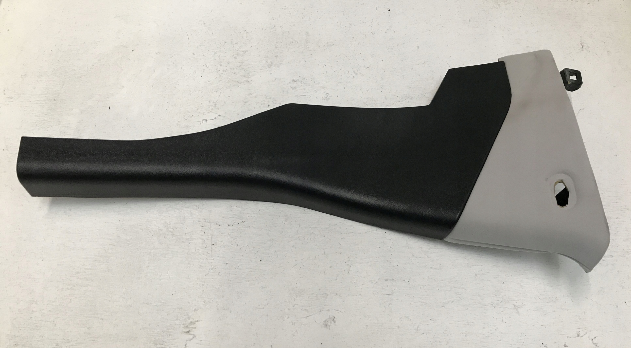 670011412 - MASERATI GHIBLI КРИШКА СТІЙКИ ЗАДНЯ ЛІВА