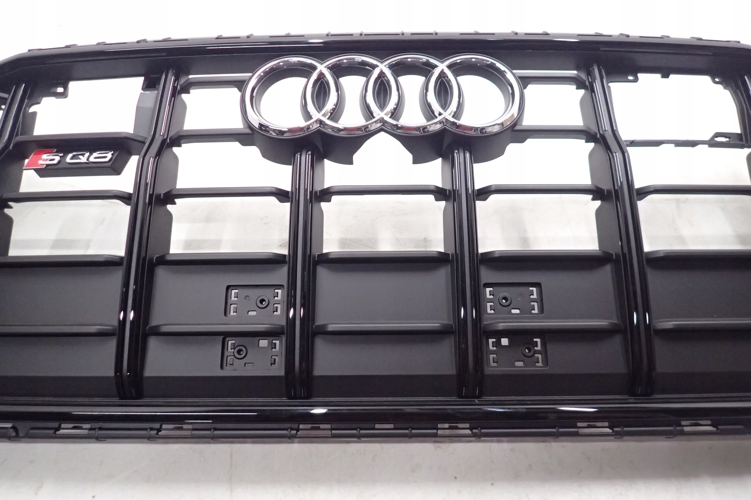 AUDI Q8 SQ8 4M8 GRILL ATRAPA CHŁODNICY 4M8853651AJ Typ samochodu Samochody osobowe
