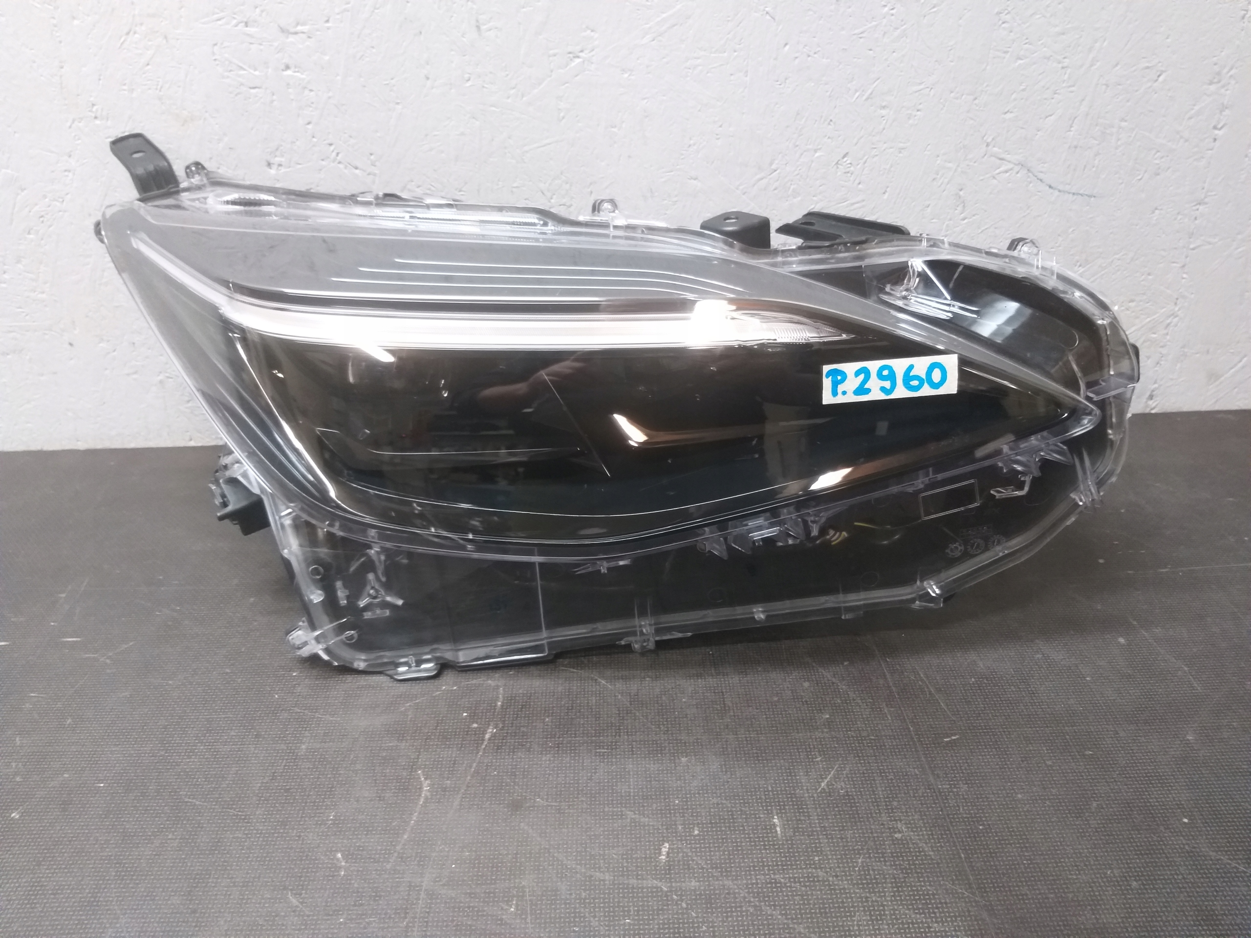 light front right TOYOTA YARIS CROSS FULL LED