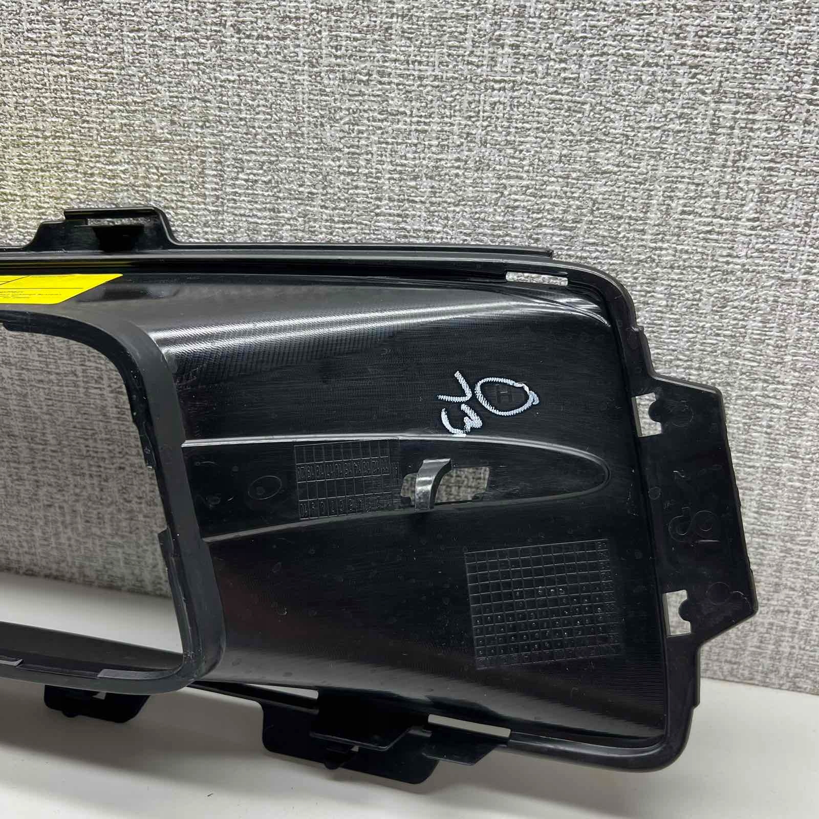 BMW X5 II E70 2006-2010 grid grille W bumper left 51117175485
