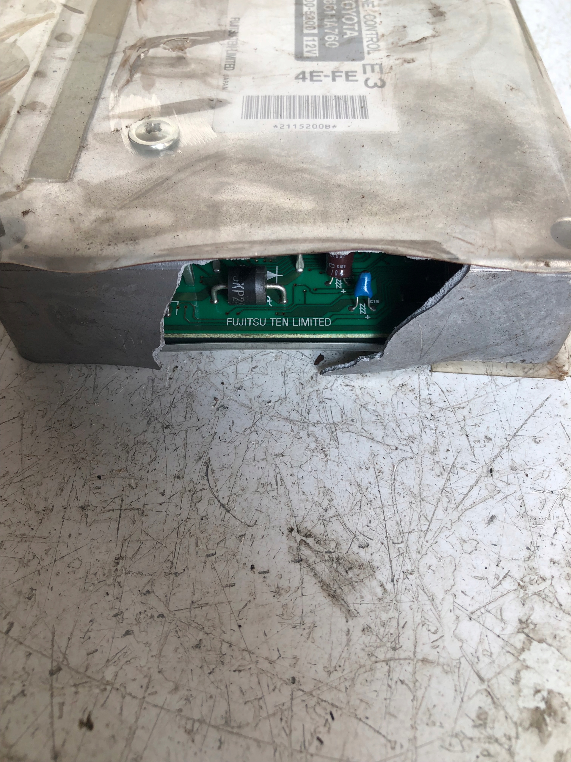 control unit of the engine TOYOTA COROLLA E11 89661-1A760