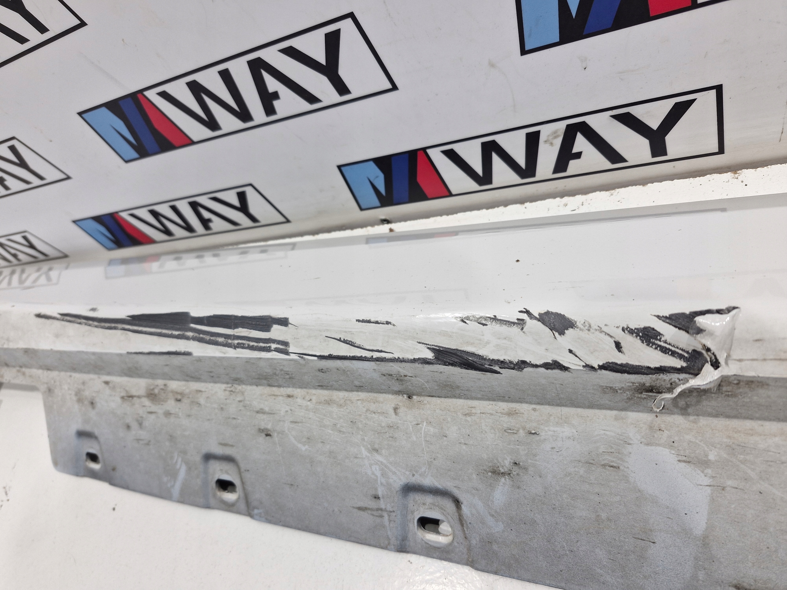 BMW 1 F40 cap moulding threshold left A300 ALPINWEISS