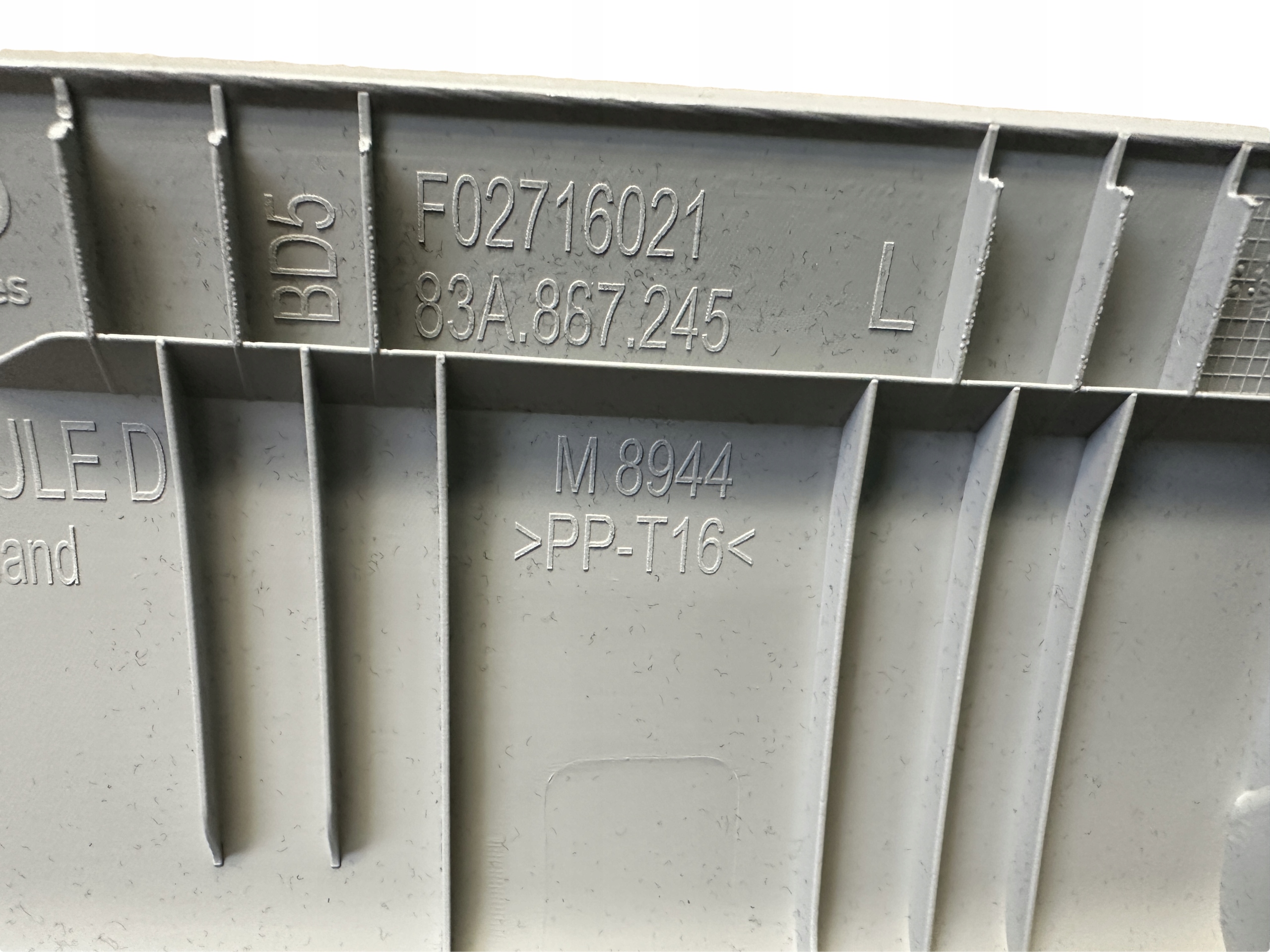 AUDI Q3 83A cover SLUPKA left rear part 83A867245
