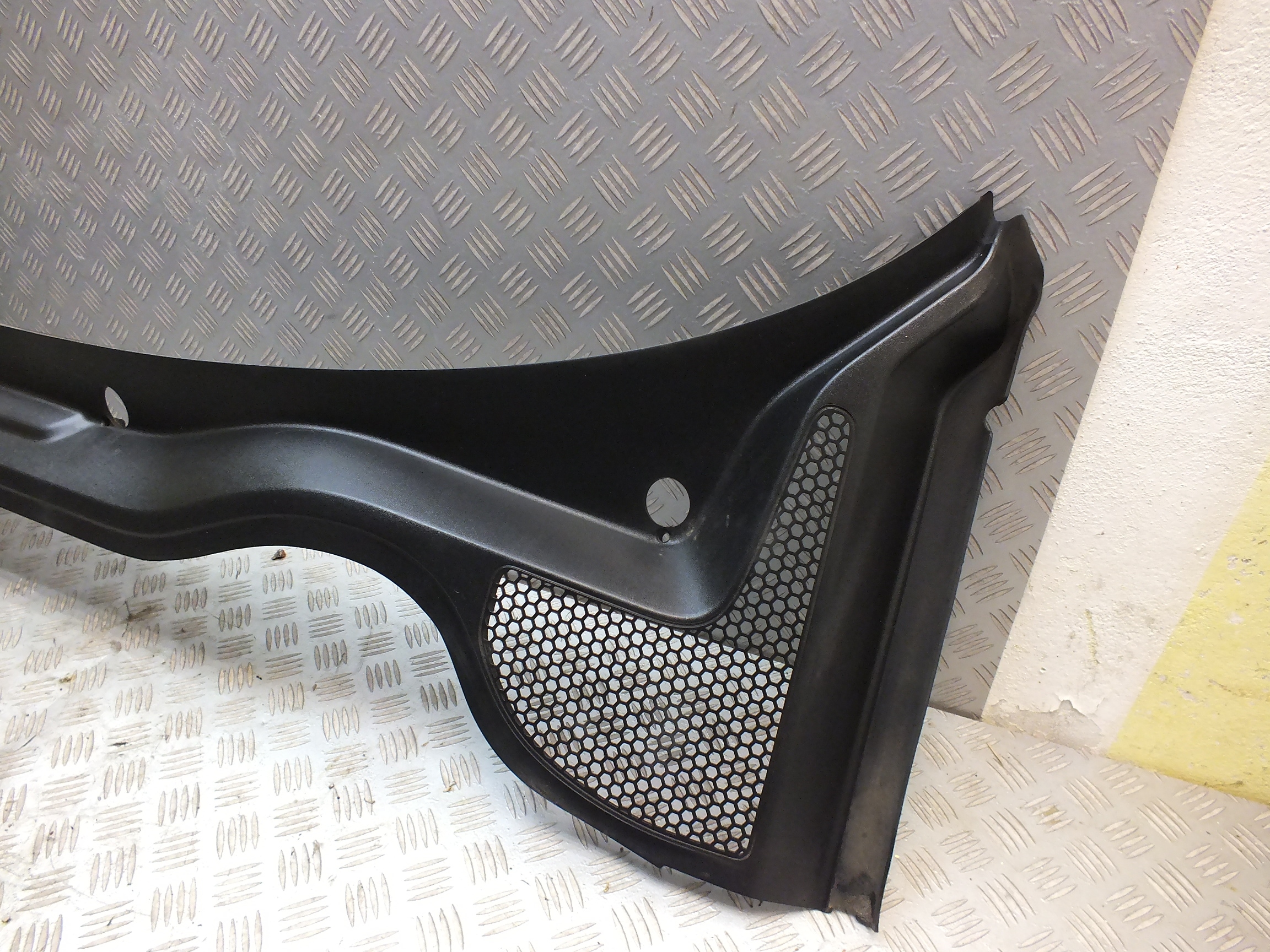 AUDI A1 8X 10-14 PODSZYBIE GÓRNE PLASTIKOWE EUROPA 8X1819415 Numer katalogowy części 8X1819415