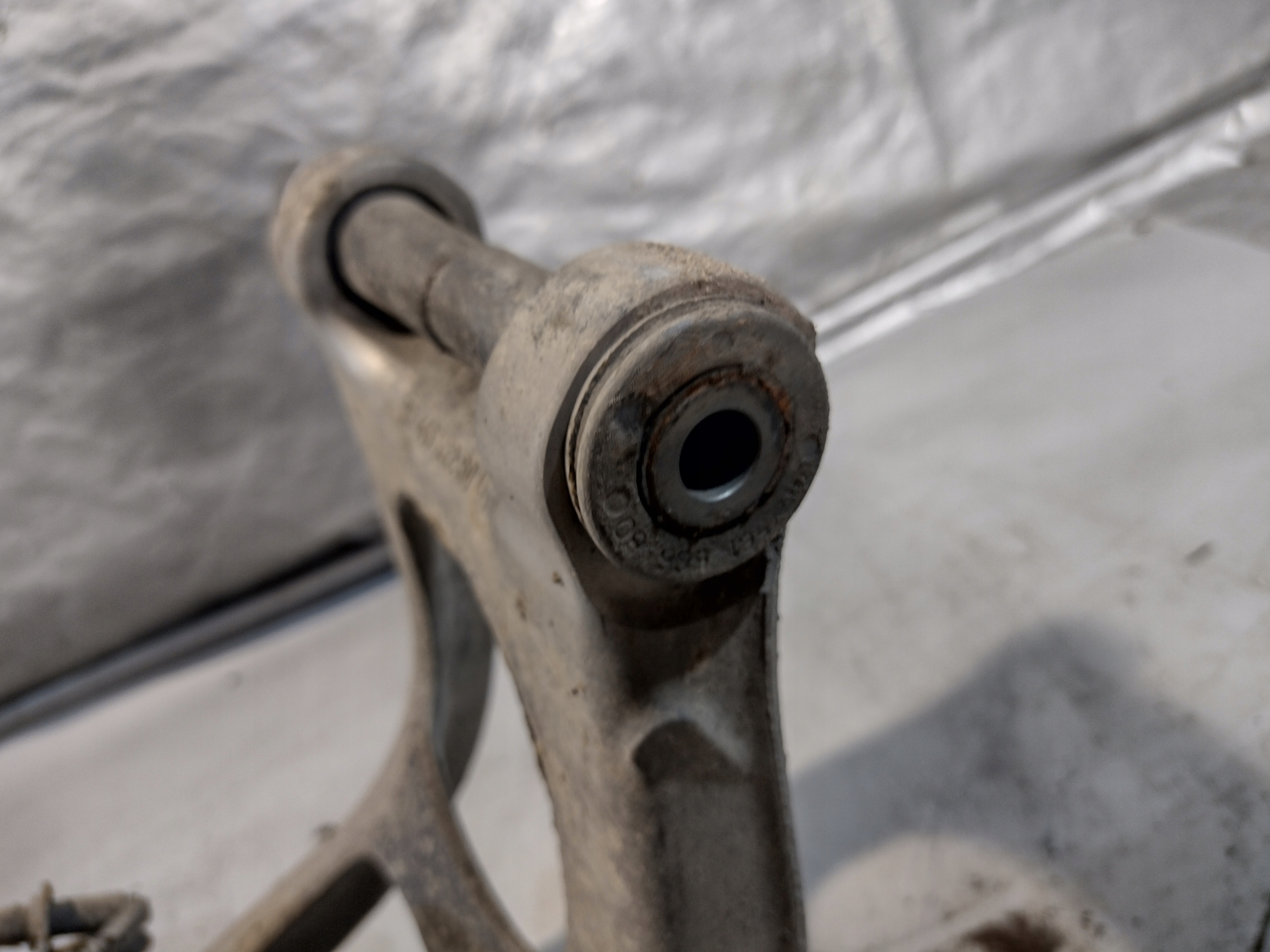 swing arm left front Peugeot 407 1,6HDI