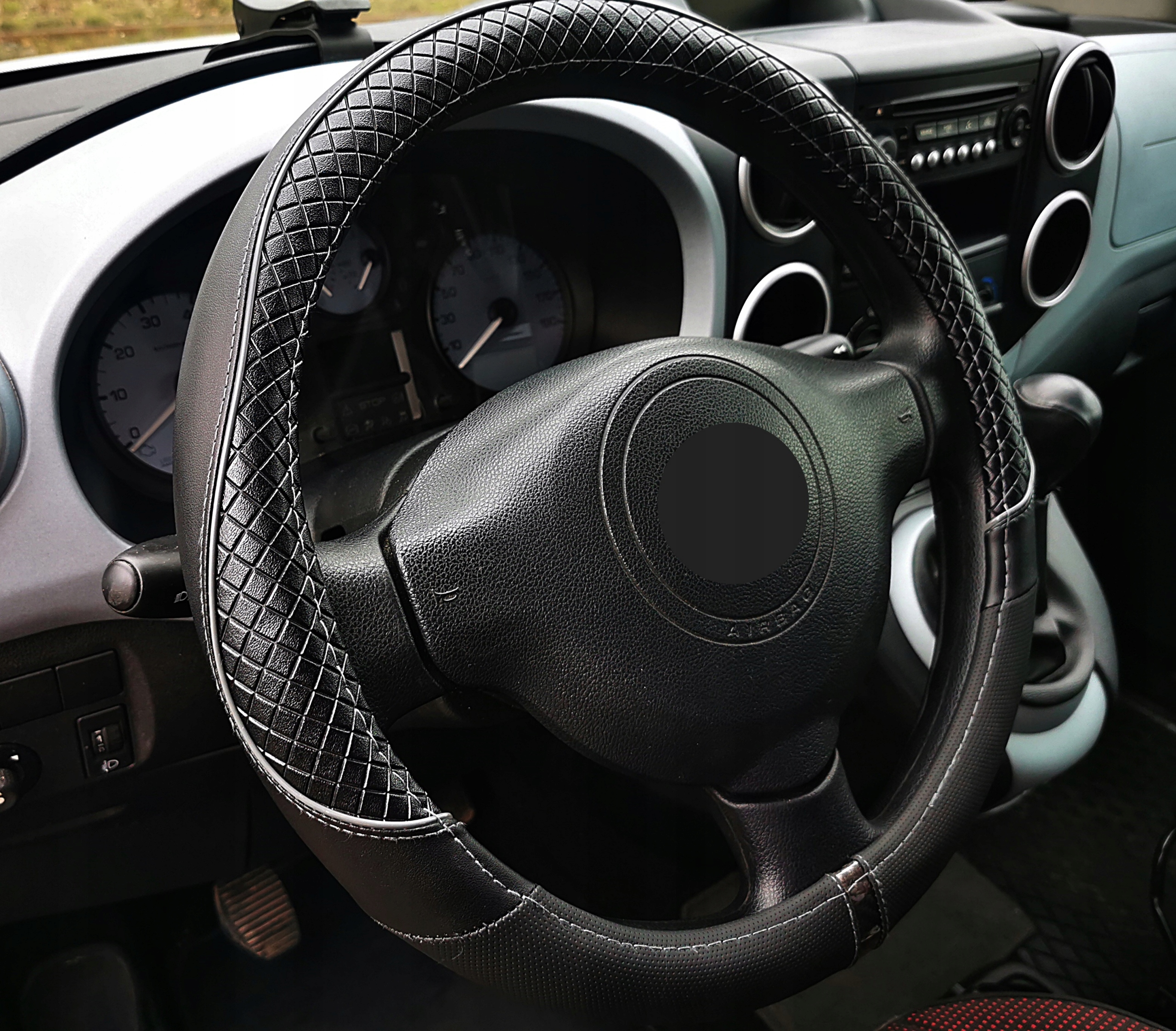 Pokrowiec nakładka na kierownice średnica zewnętrzna 37-39cm Czarny Premium EAN (GTIN) 5906109996181