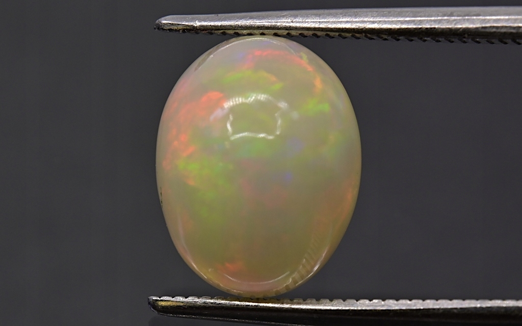 Opál z Etiopie kabošon ovál 10x8 mm
