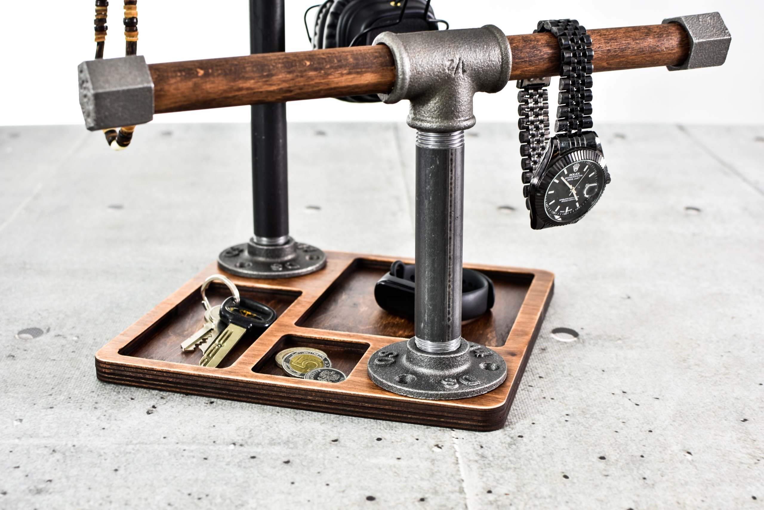 Органайзер, підставка, стіл, піднос, годинник, ящик для інструментів Домінуючий колір: бежевий та коричневий