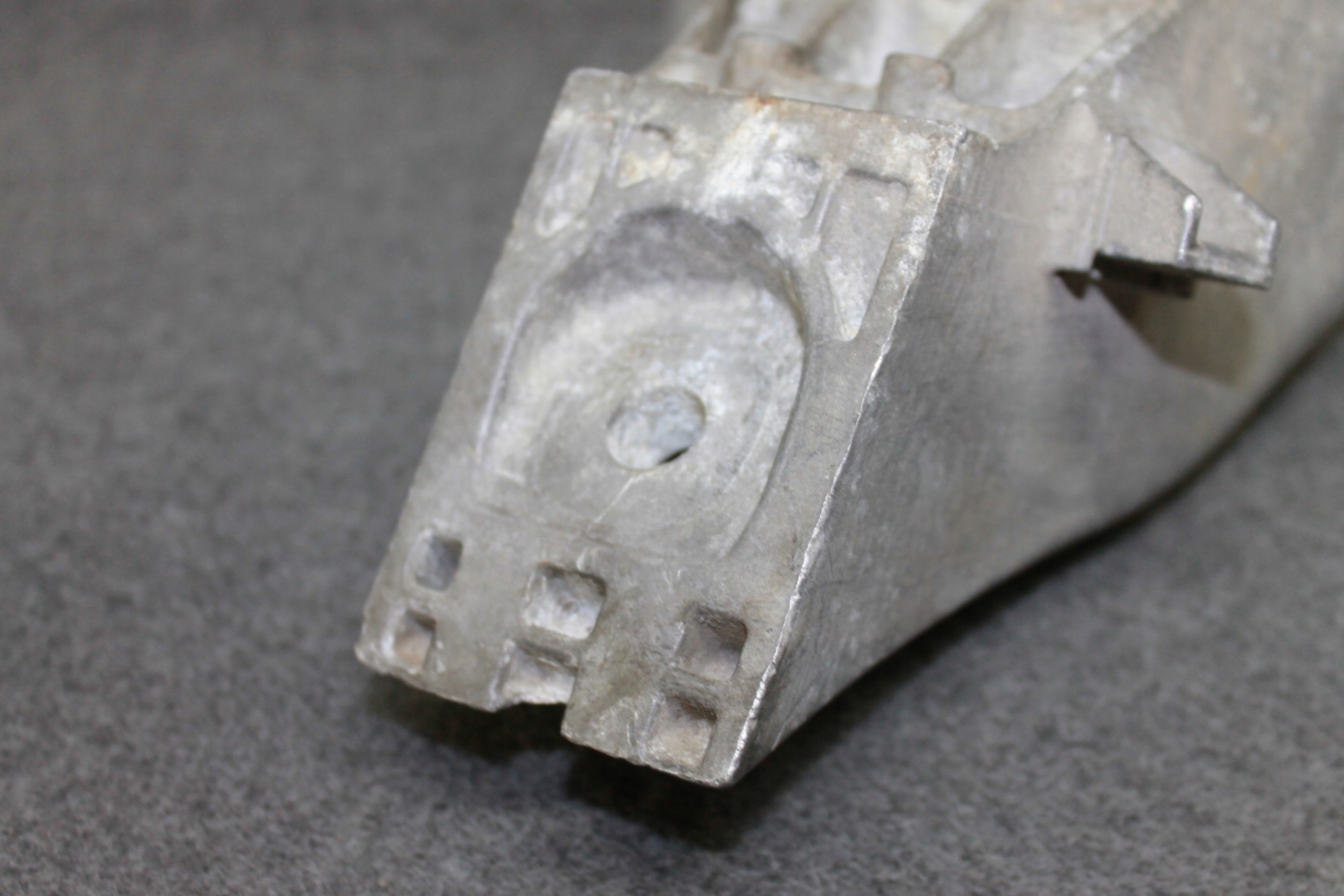 BMW X5 F15 N47 2.5D - engine mount left 6850749