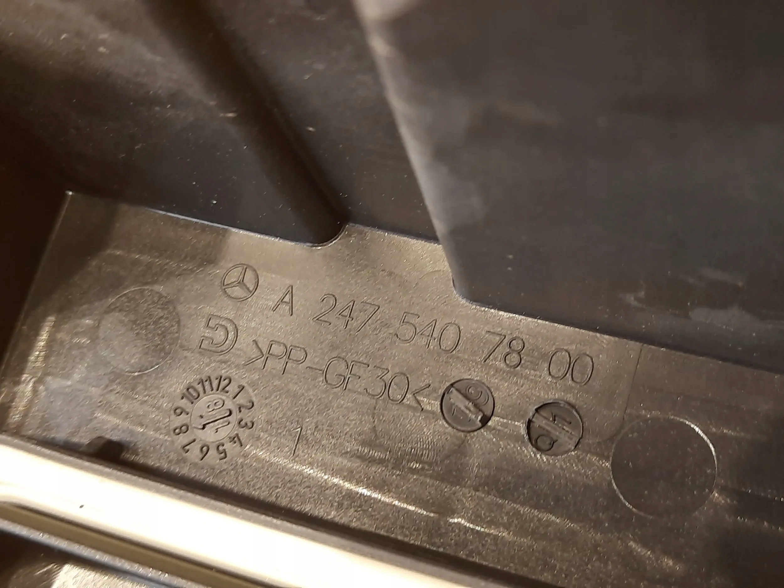 Mercedes-Benz A W177 1.3B SKRZYNKA BEZPIECZNIKÓW OBUDOWA A2475407600* Numery katalogowe zamienników A2475407600