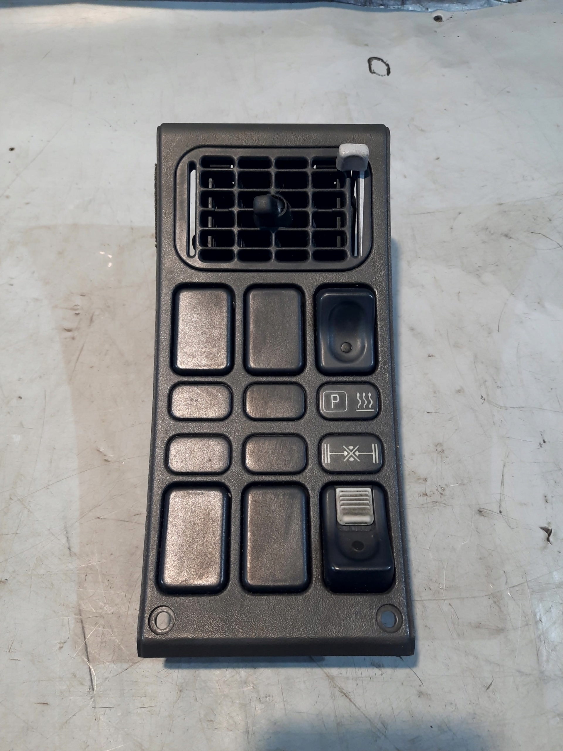 PANEL Commandes SCANIA 4 P94 BD4X2NA 2000r 1110904