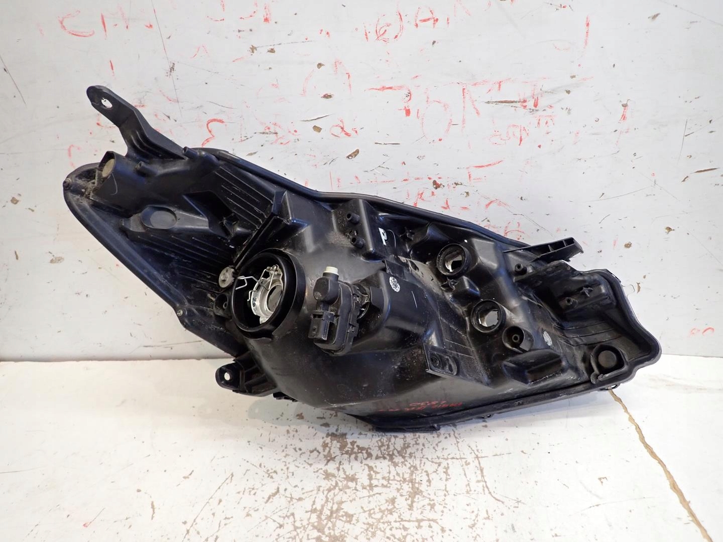 light front front left TOYOTA YARIS III LIFT 2014