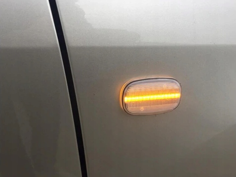 KIERUNKOWSKAZY LED TOYOTA AVENSIS M20 CARINA T19 Kolor klosza biały