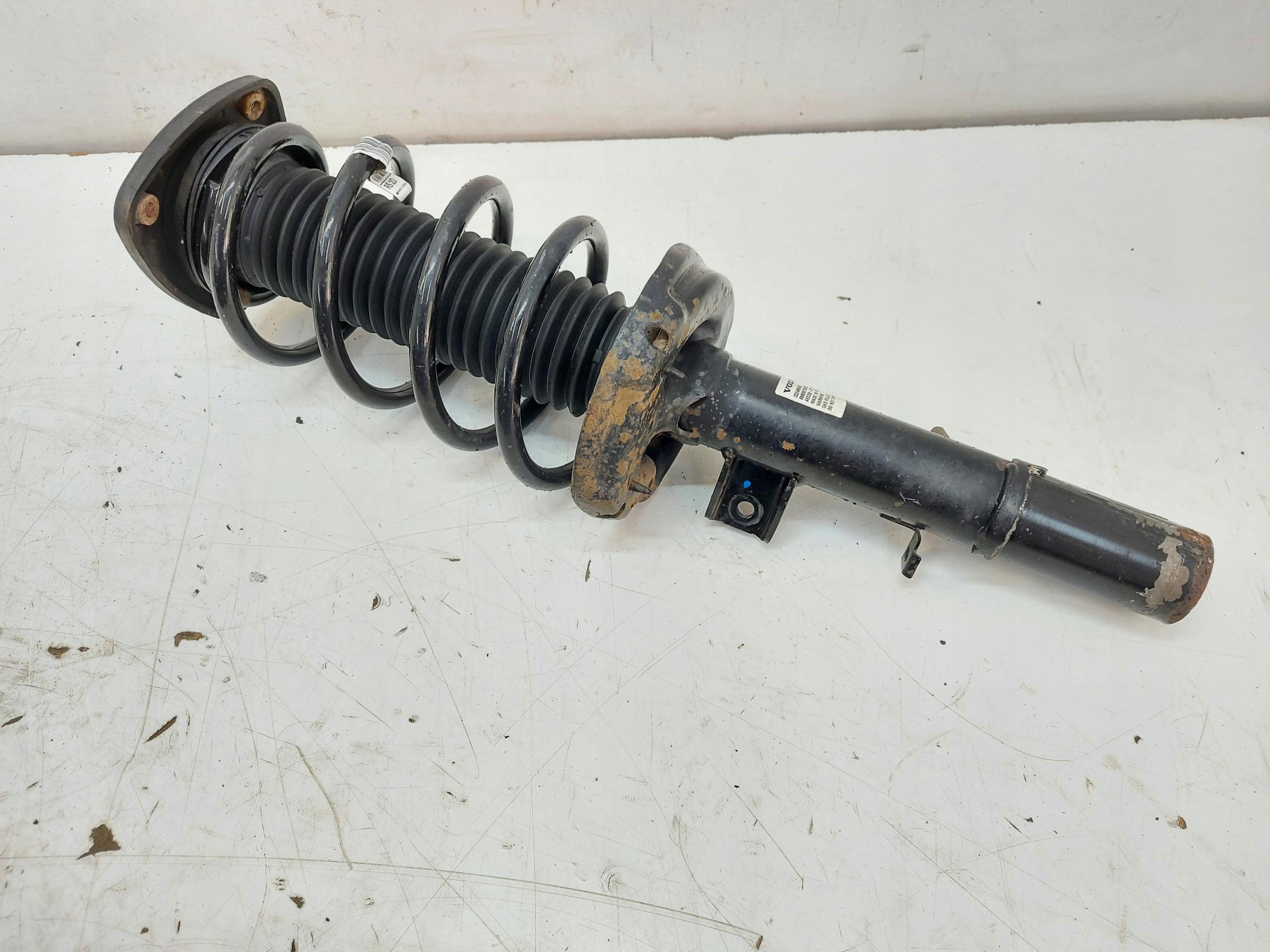VOLVO XC40 D3 2.0 D shock absorber front right 32246640