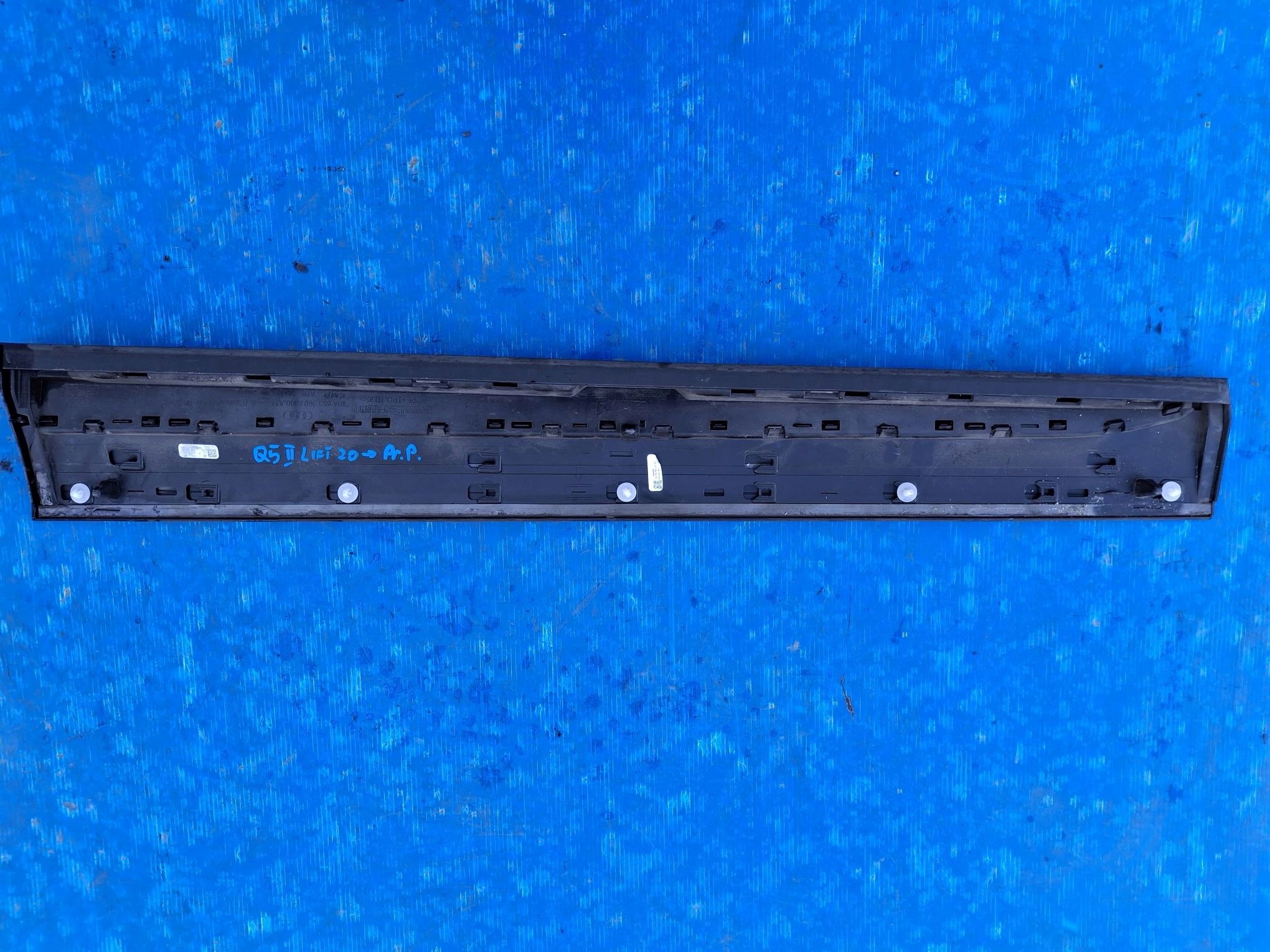 moulding for door right front AUDI Q5 II LIFT 2020R->