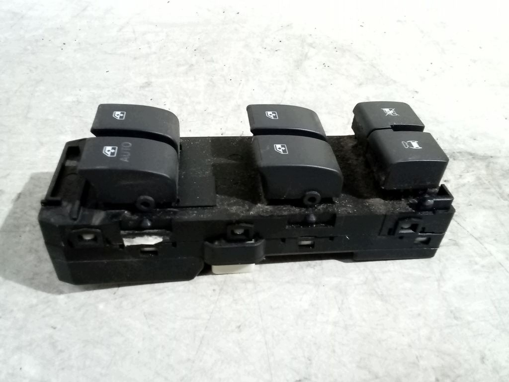 Chevrolet Captiva and panel window control switch