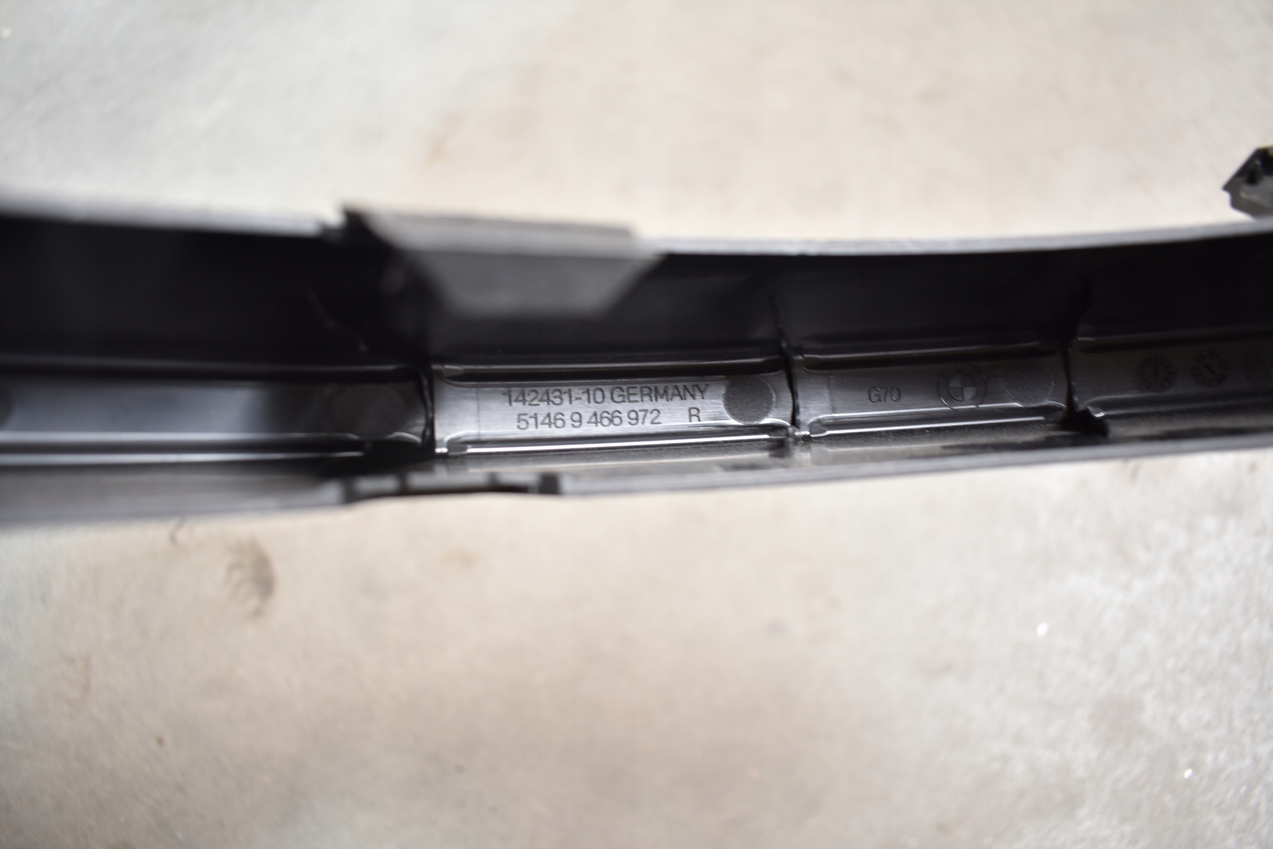 IDEALNA cover of a hinge bonnet boot right BMW G70 1
