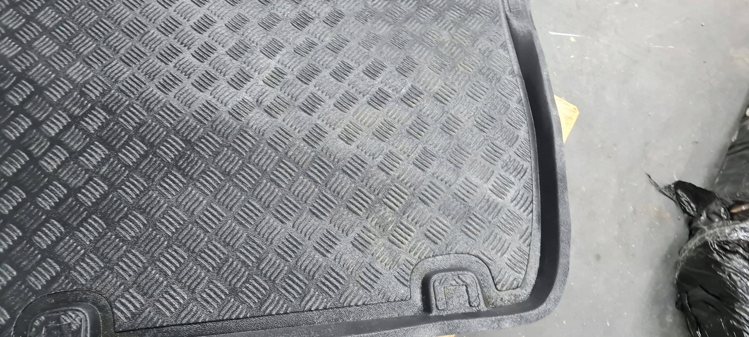 A6 C8 4K sedan boot mat rubber floor rear part replacement