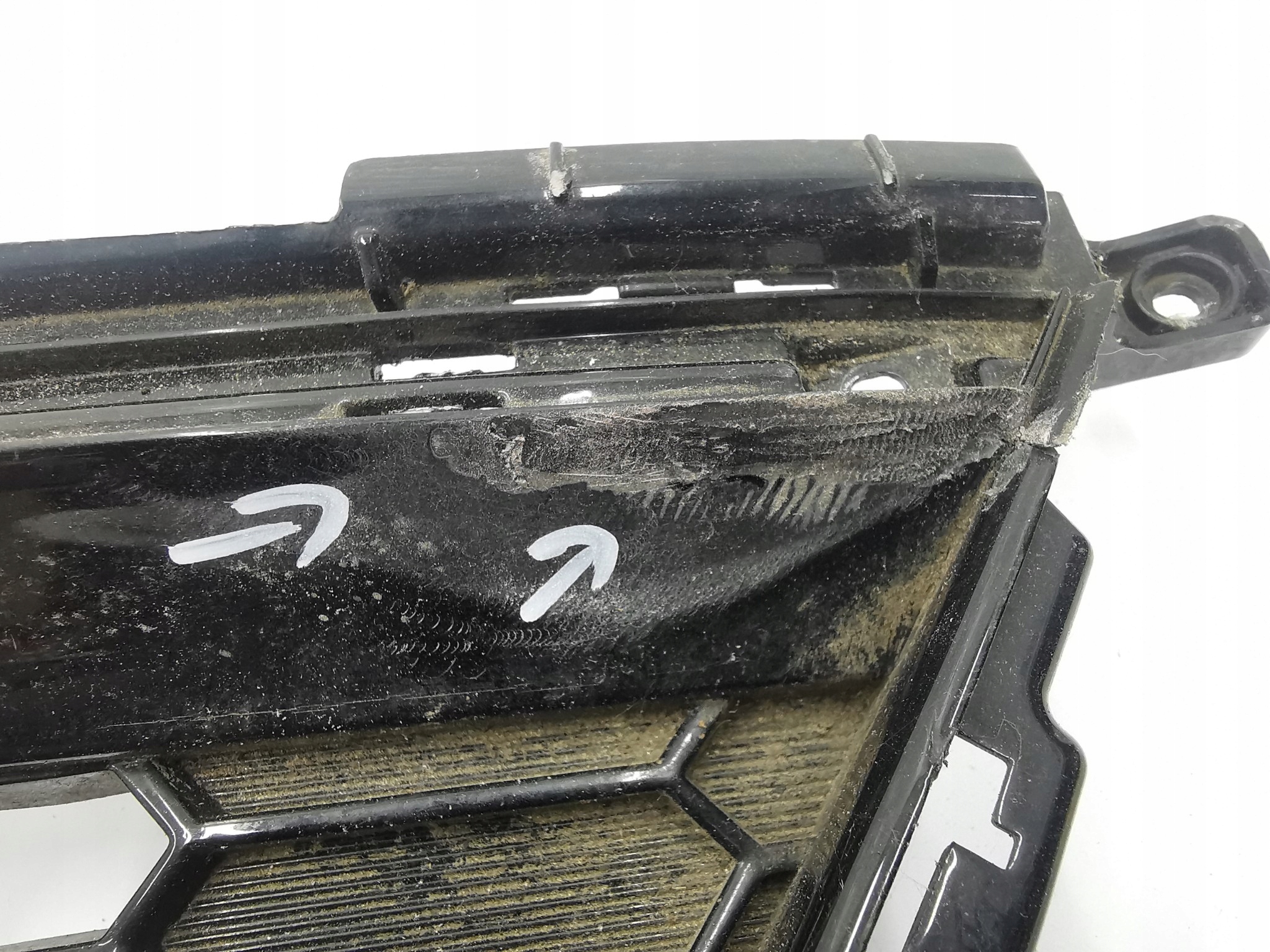 grid of a bumper front KIA CEED II GT 86560-A2500