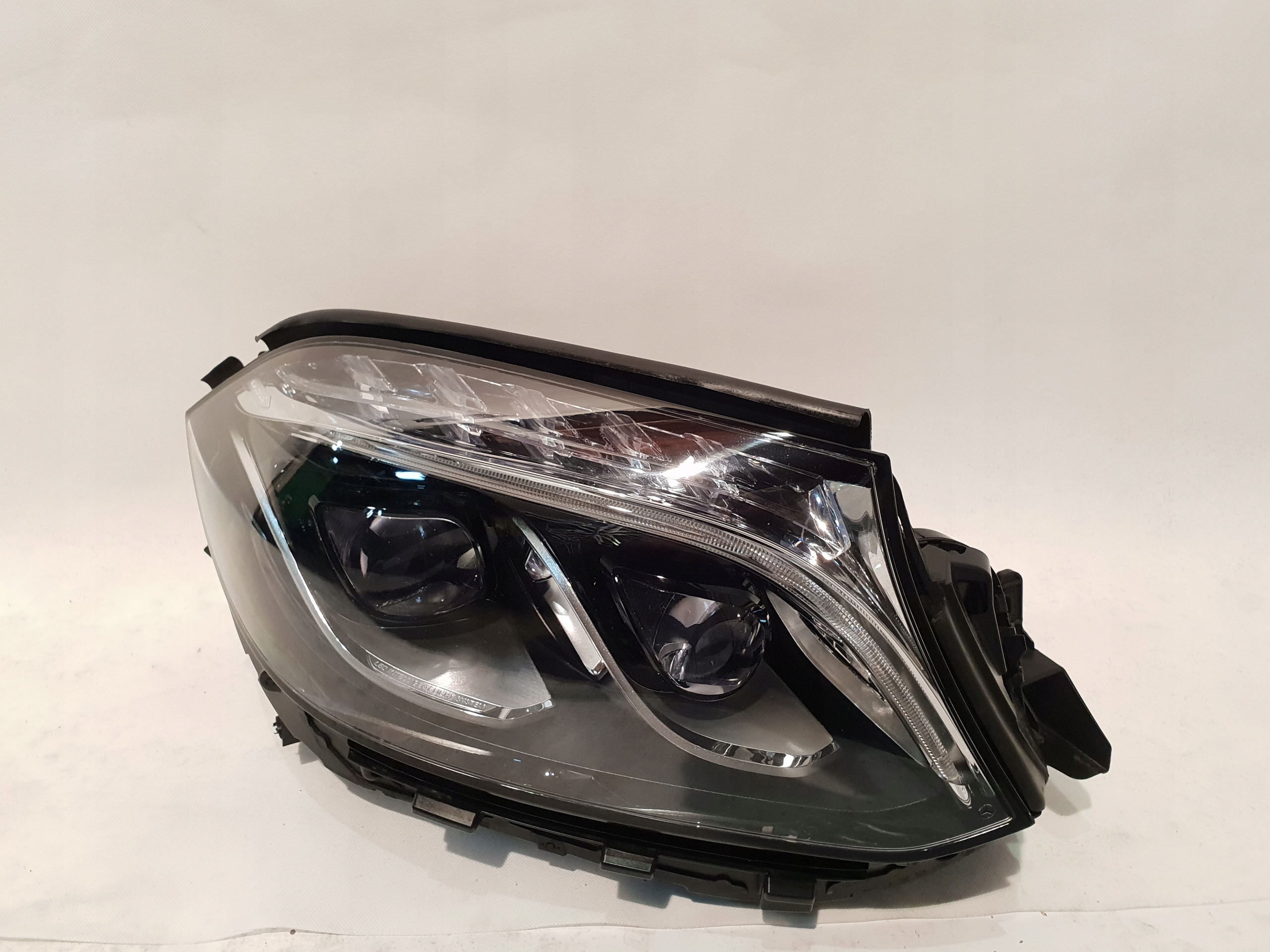 PRAWY REFLEKTOR MERCEDES X166 GLS PERFEKT Strona zabudowy prawa