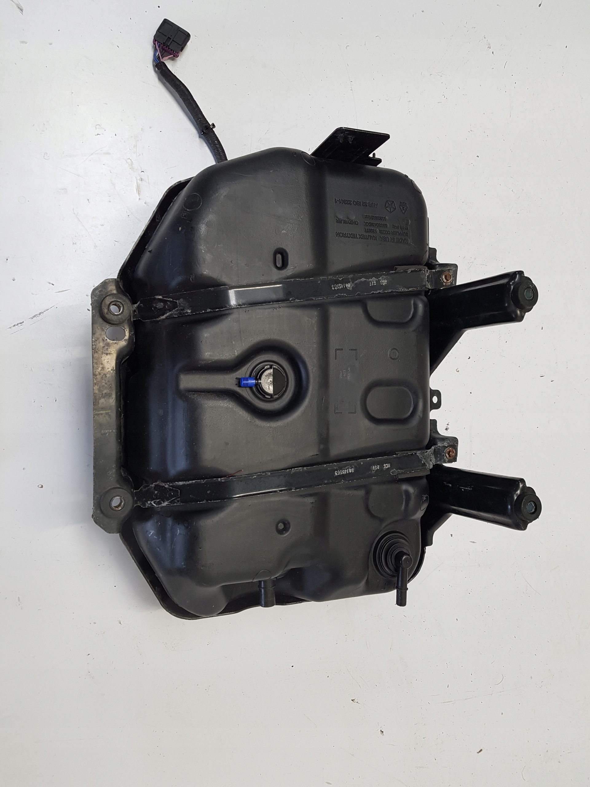 ZBIORNIK ADBLUE JEEP GRAND CHEROKEE WK2 3.0CRD