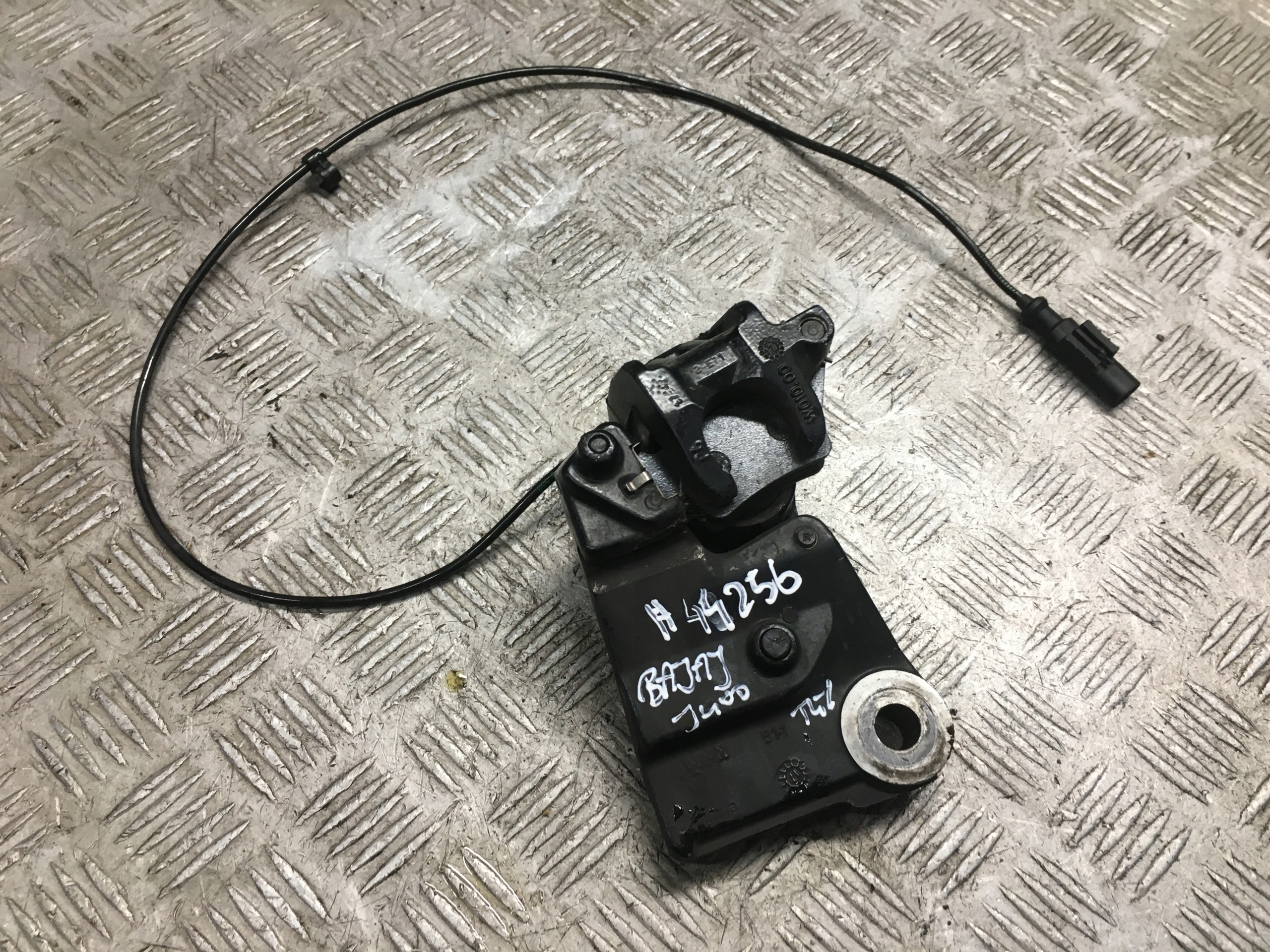 BAJAJ DOMINAR 400 ЗАДНІЙ ЗАТИСКАЧ