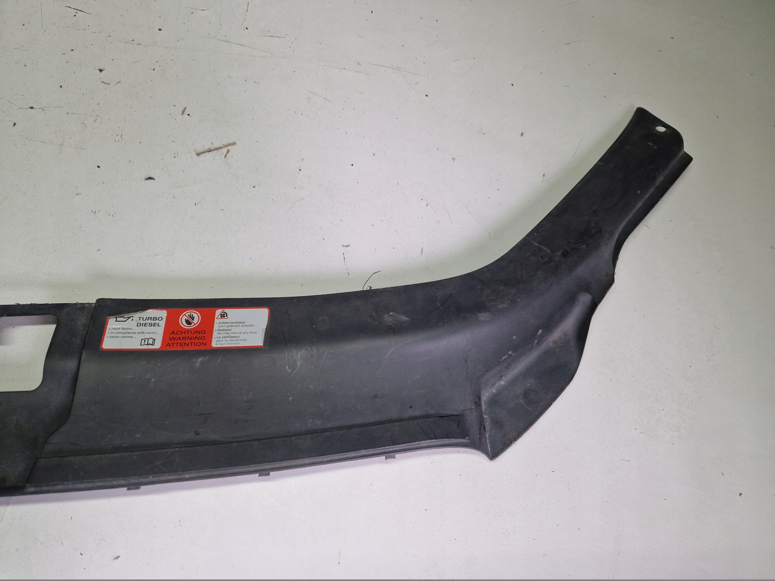 kryt stěny předního AUDI Q7 4L 4L0807081