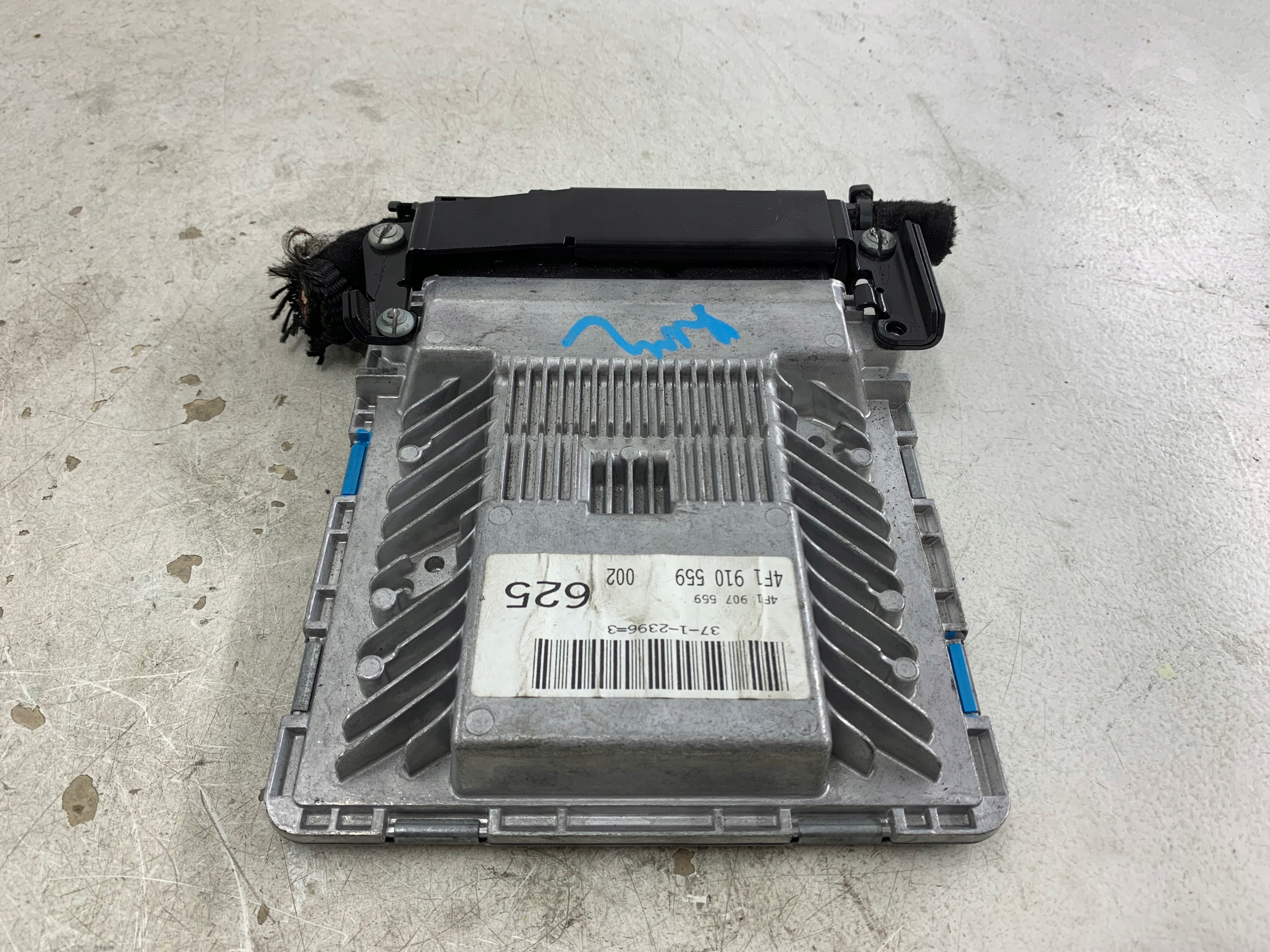 AUDI A6 C6 3.2 TFSI control unit of the engine 4F1907559