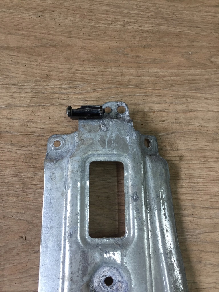 WZMOCNIENIE KIELICHA LEWY TYL WEWNETRZNE TESLA X Installation side left