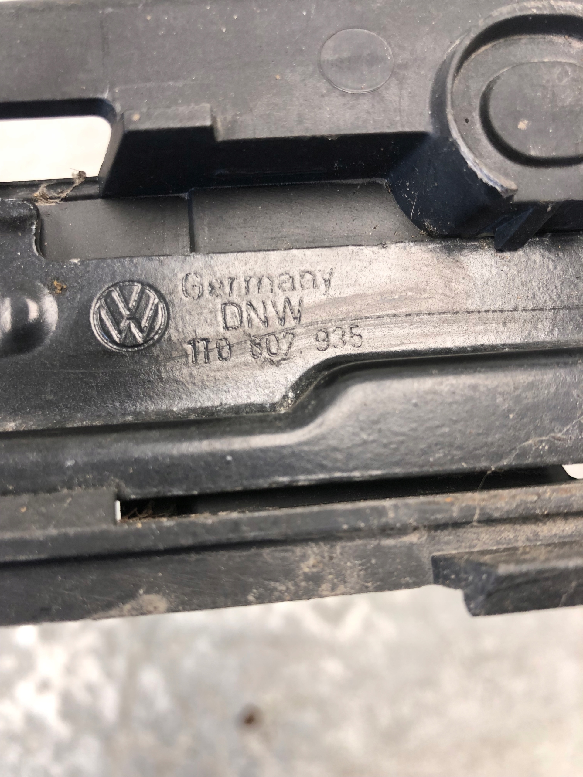 bumper bracket left front VW TOURAN 1T0807935