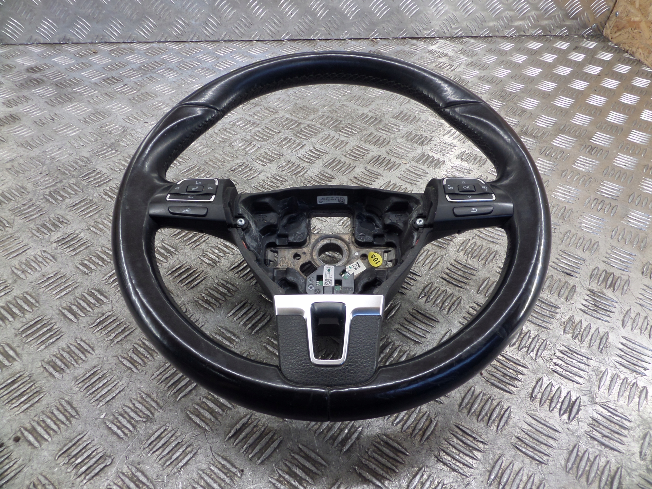 Vw Touran lenkrad 1T0419091ac E74