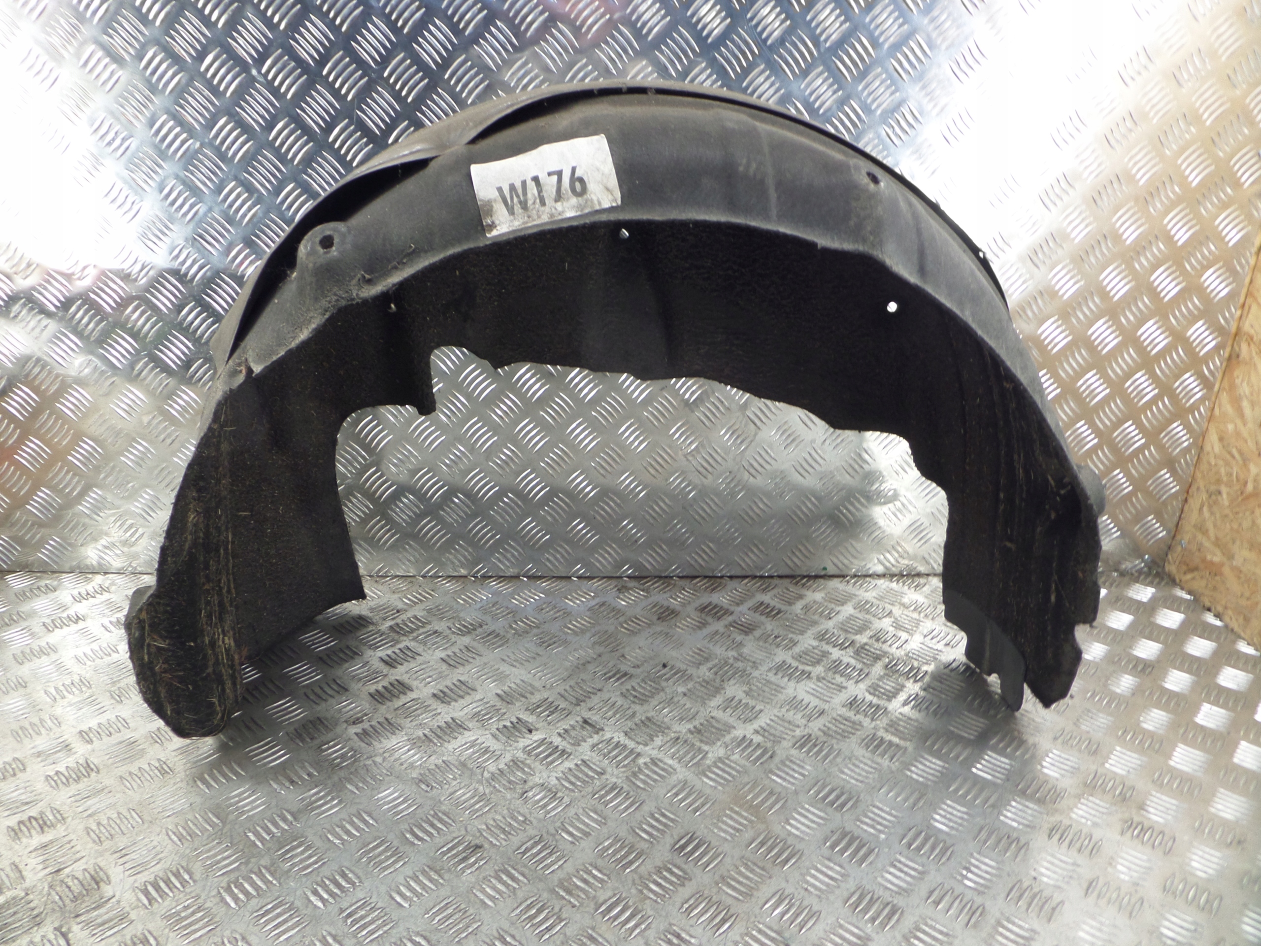 MERCEDES W176 A250 mudguard right rear part right rear.