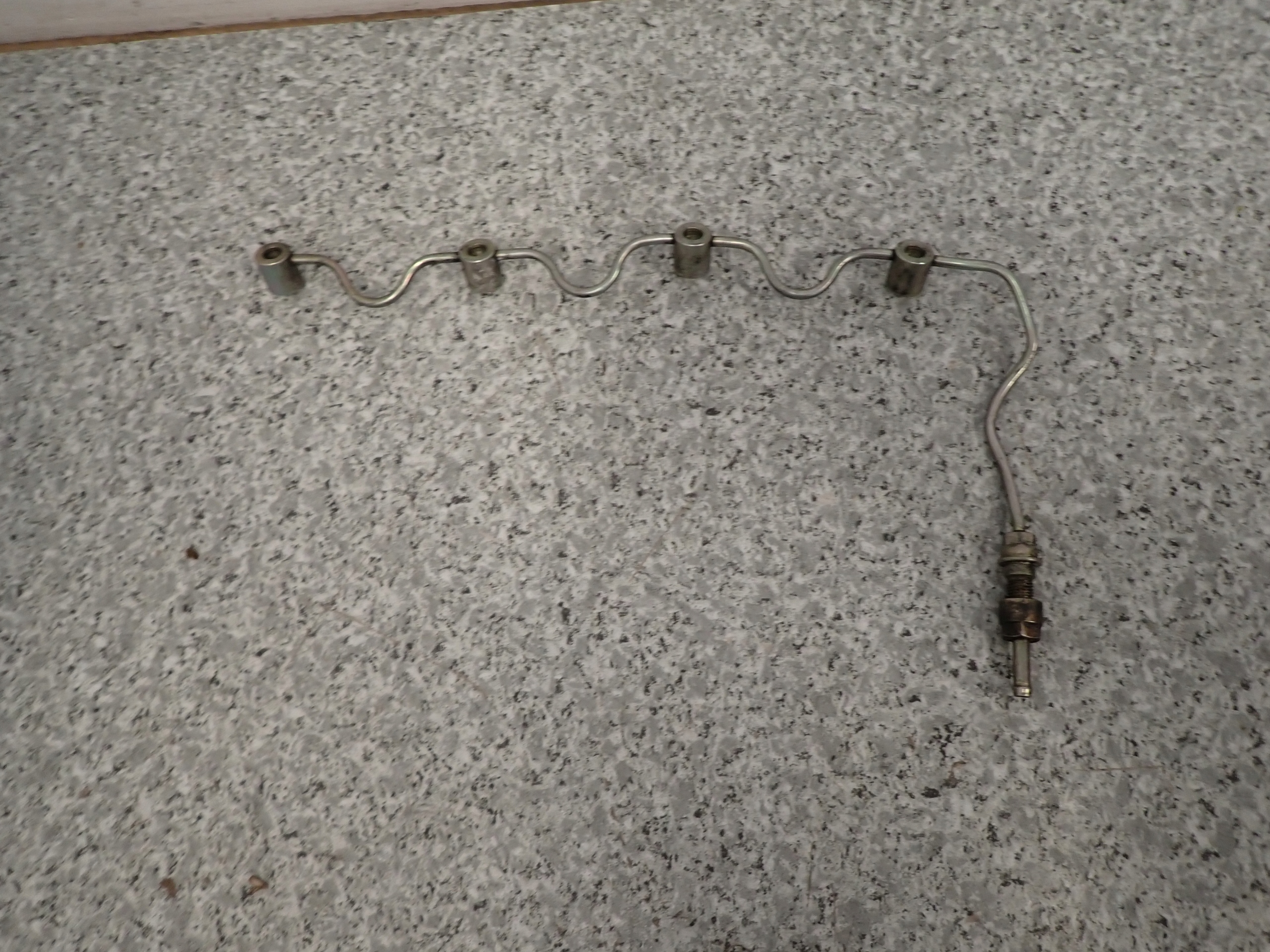 NISSAN XTRAIL T30 2.2d 01- PRZELEW PRZEWÓD PALIWA