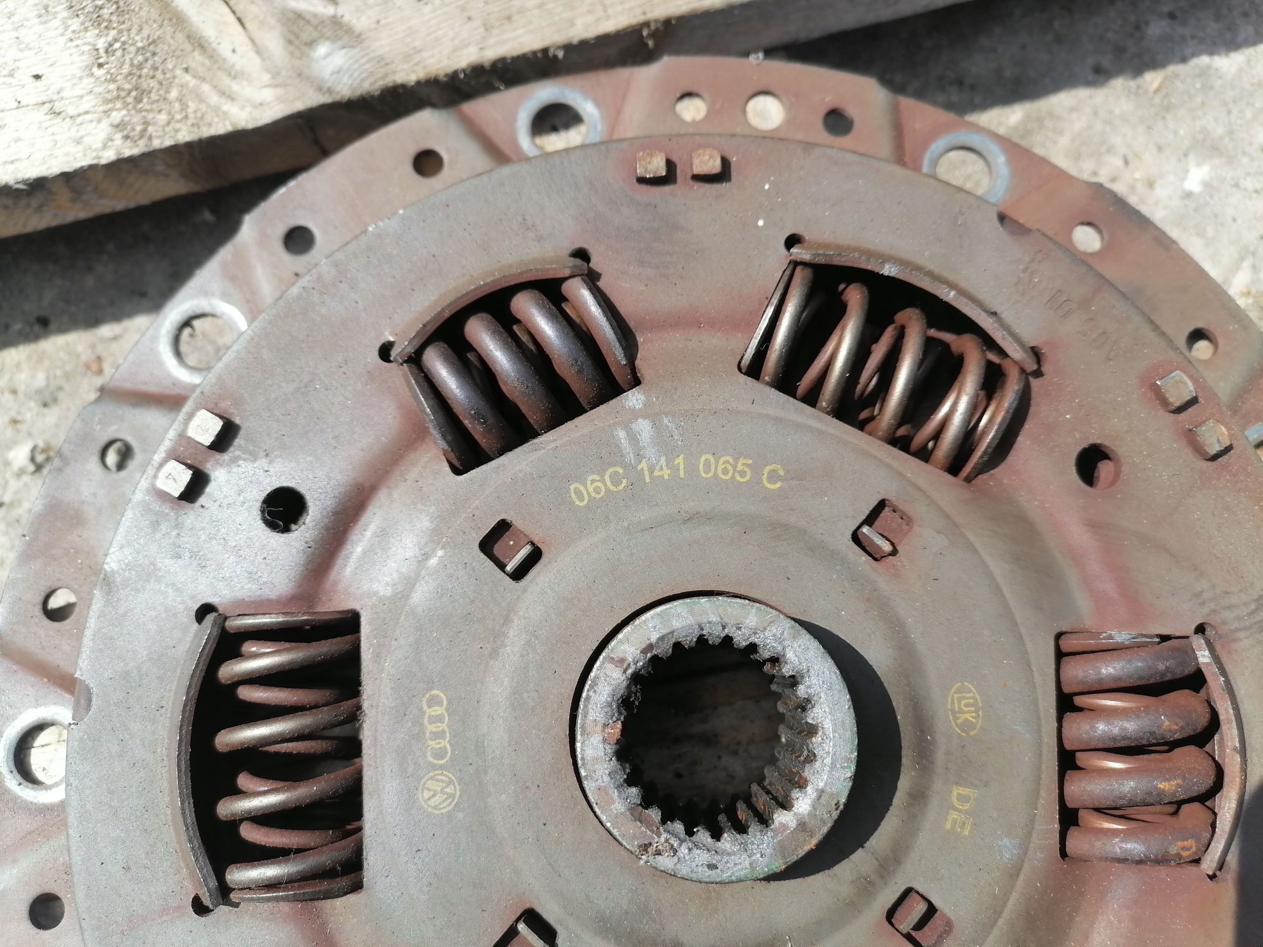 AUDI A4 B7 A6 C6 A8 D3 3.2FSI clutch 06C141065 C