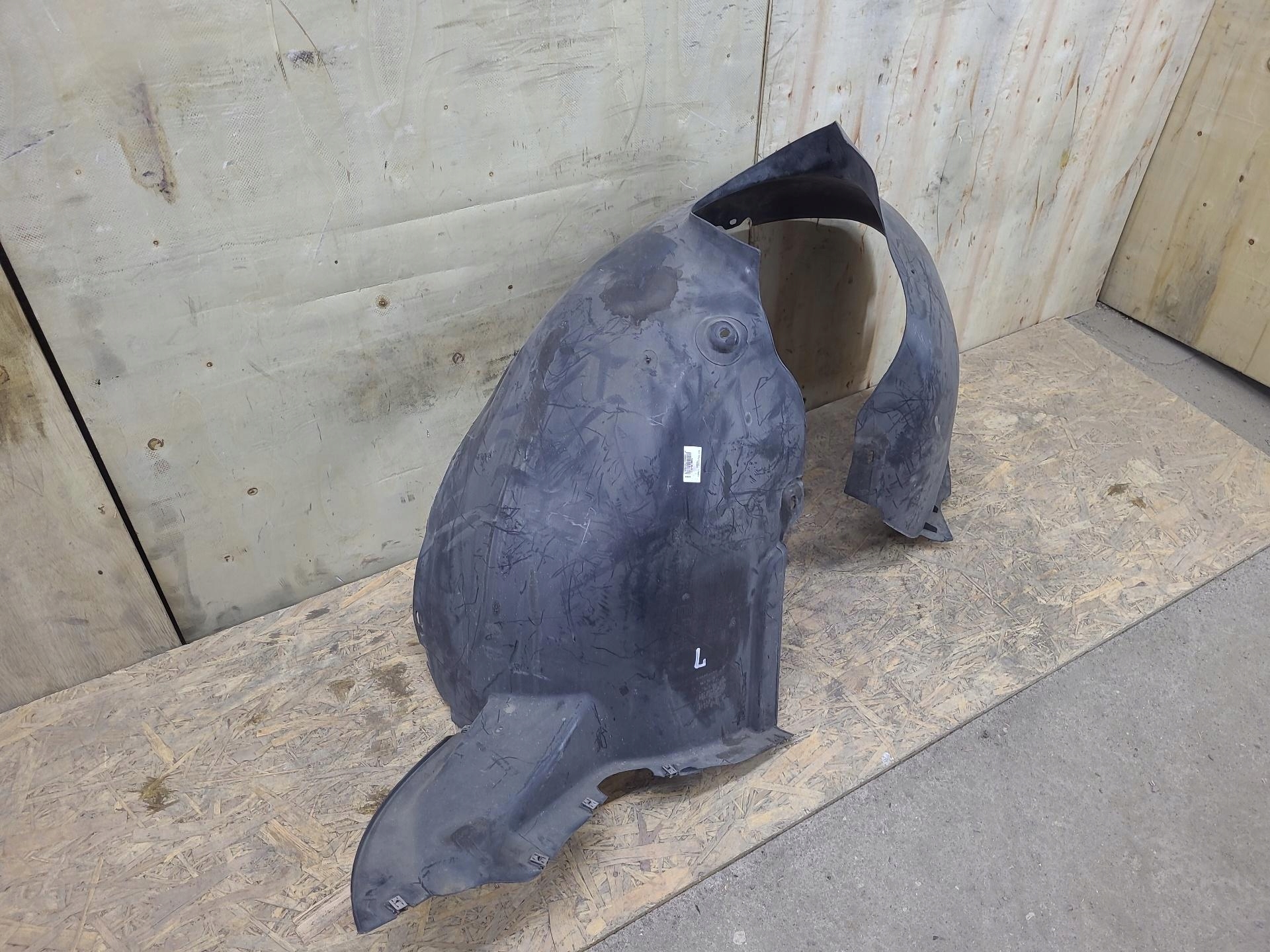 mudguard front left side Volkswagen Touran 2nd facelift 2013 1T0805974