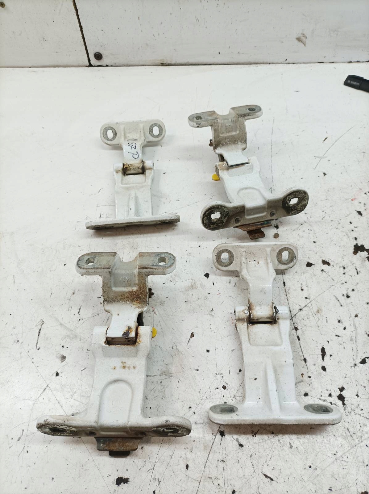 hinge door left right KOMPLET ET76A42902AF Ford Transit Courier and