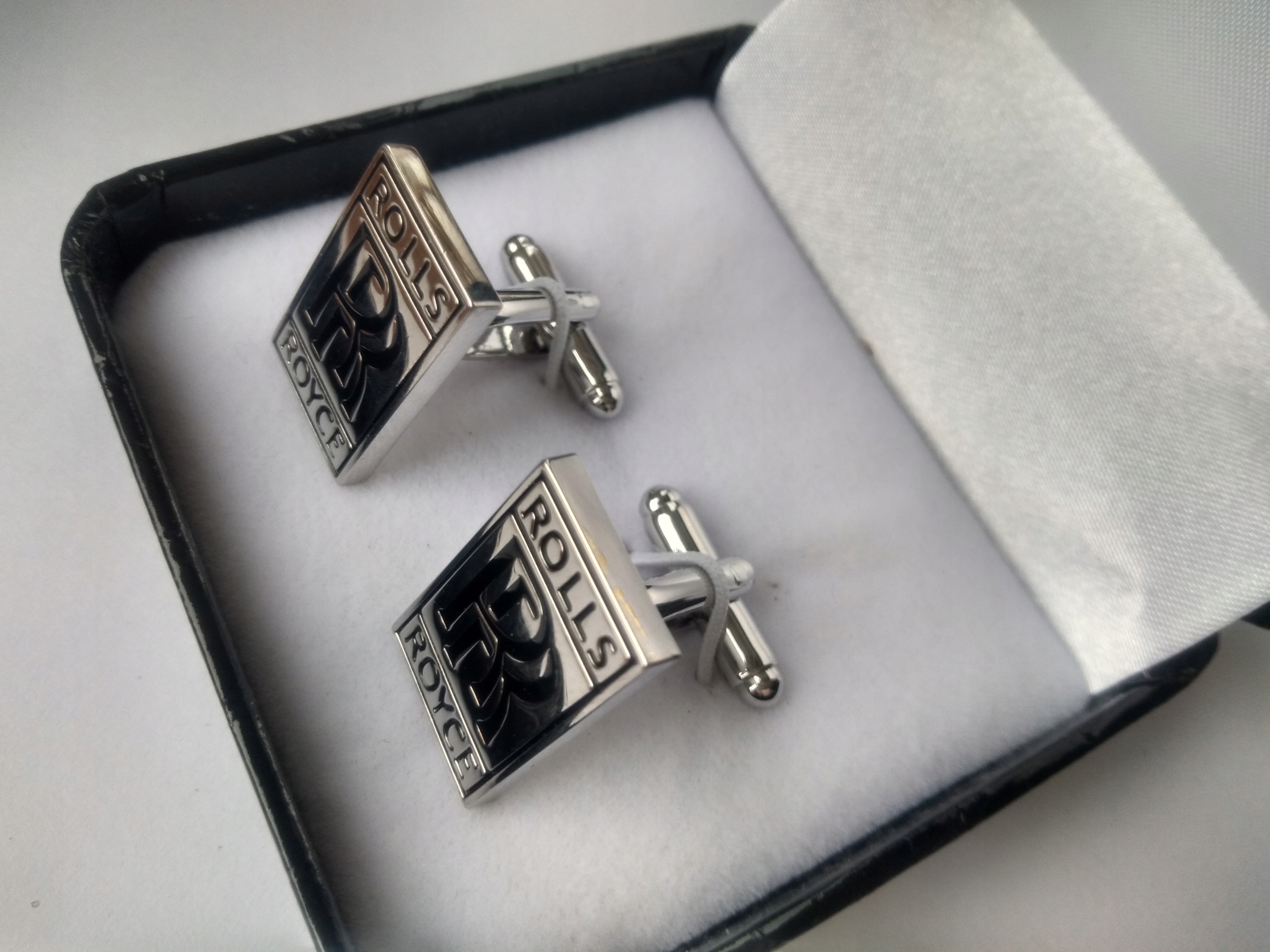 Sponky na košili Rolls Royce krabička z hadí kůže