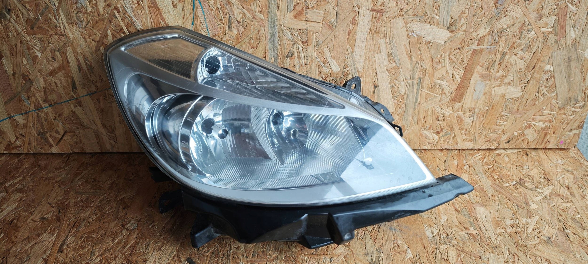 Reflektor vorne Seite rechts Renault Clio III