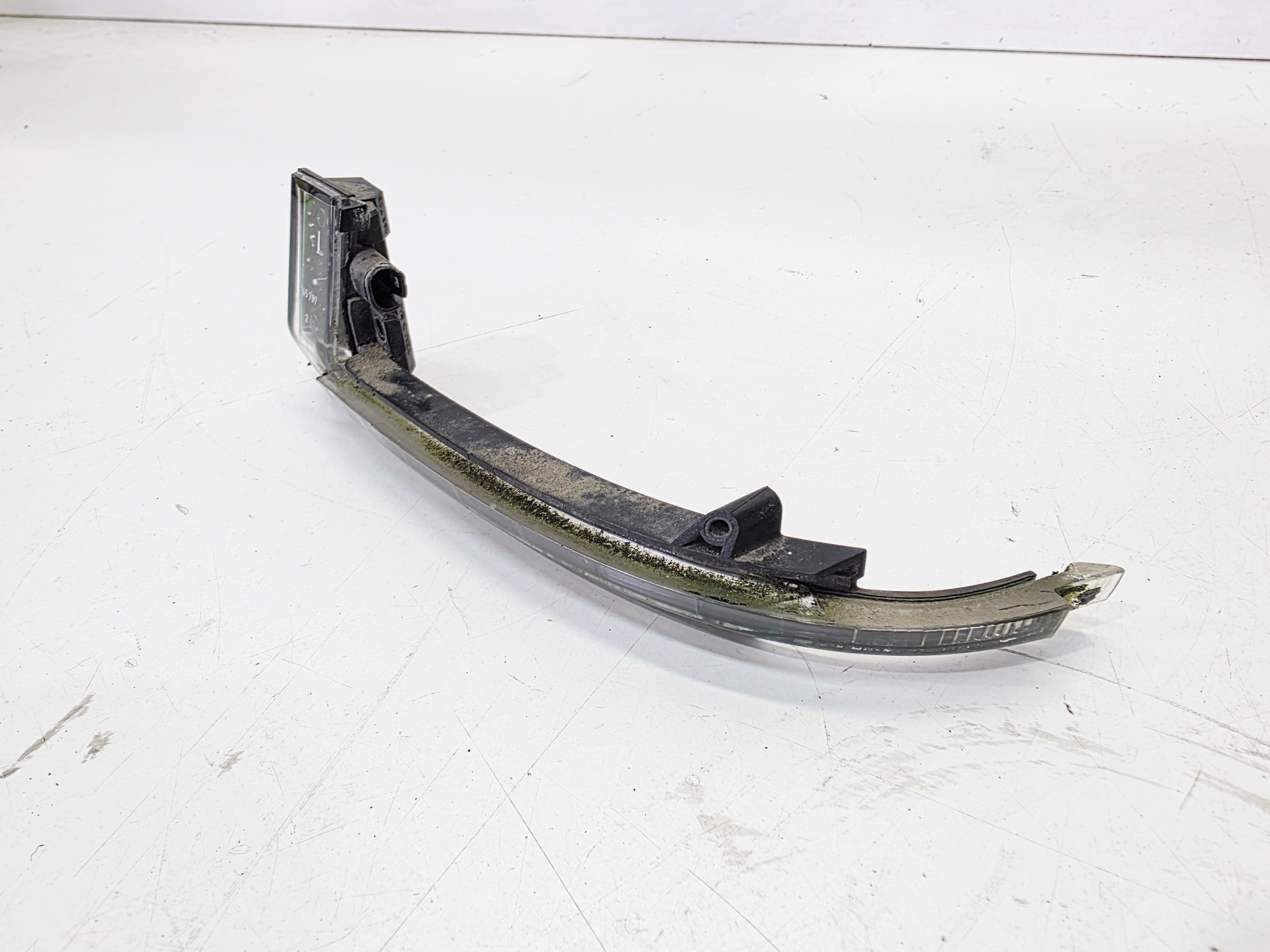 indicator LUSTERA left AUDI A3 8P A4 B8 A5 8T A6 C6 8K0949101