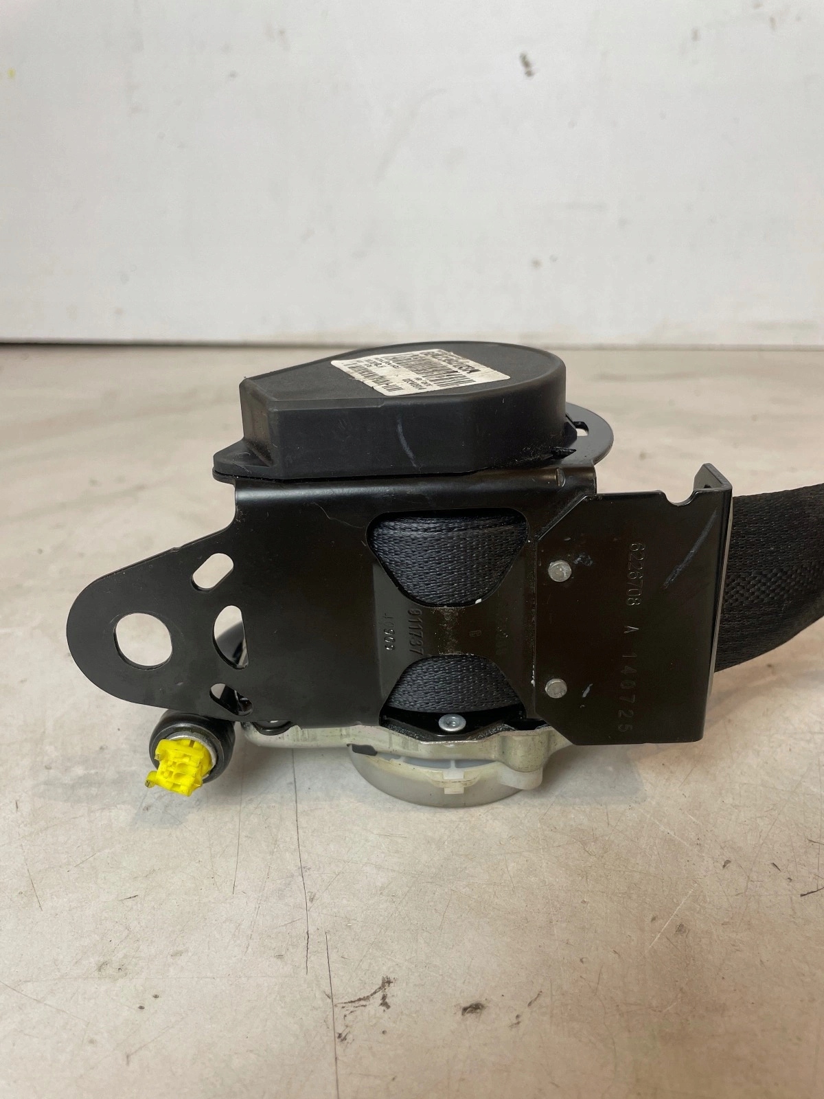tension belt safety front front left Nissan Leaf and Lift 5D
