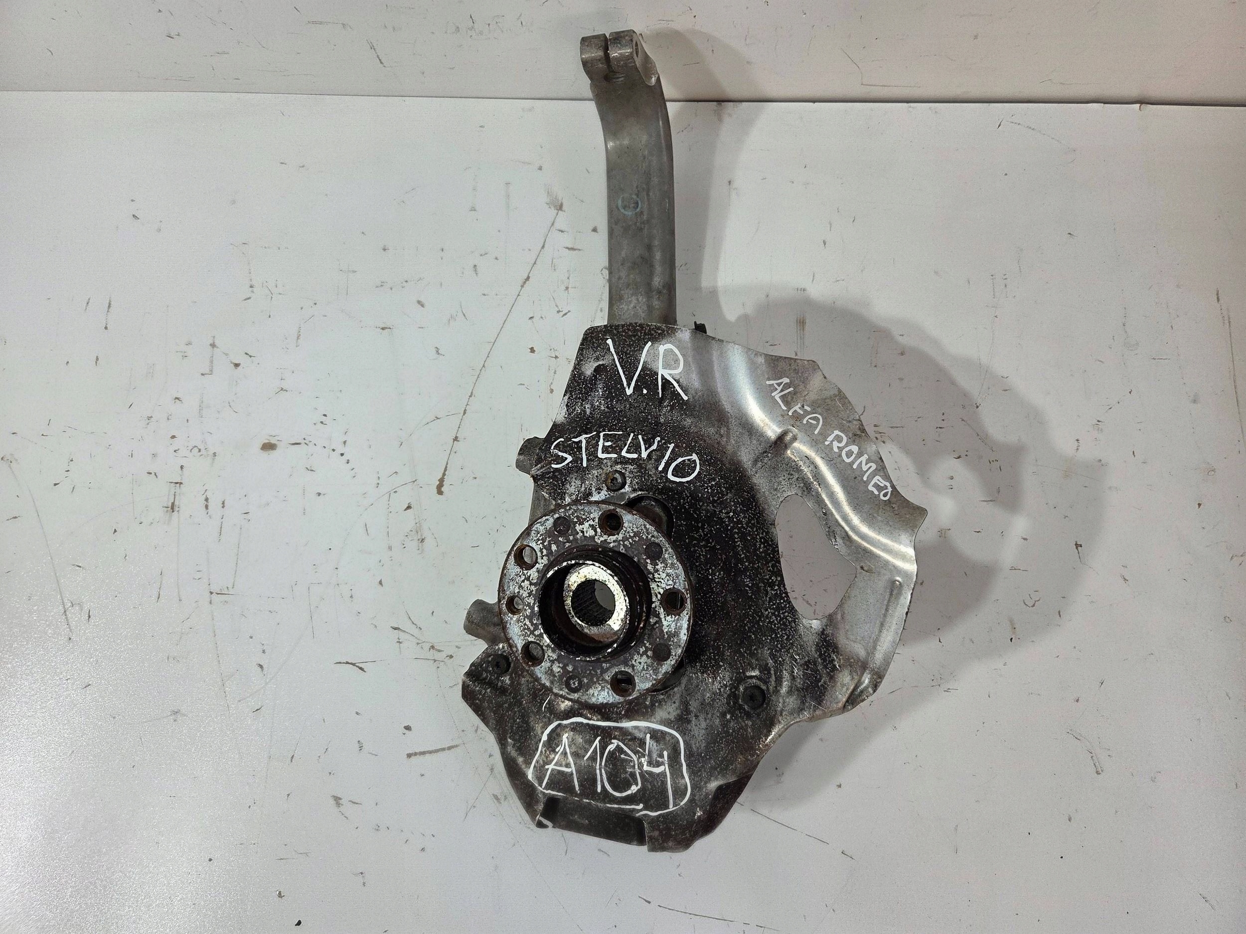 Alfa Romeo Stelvio swing front right 50541554 (A104)