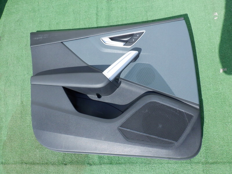 Audi Q2 обивка передней левой двери 81B867105