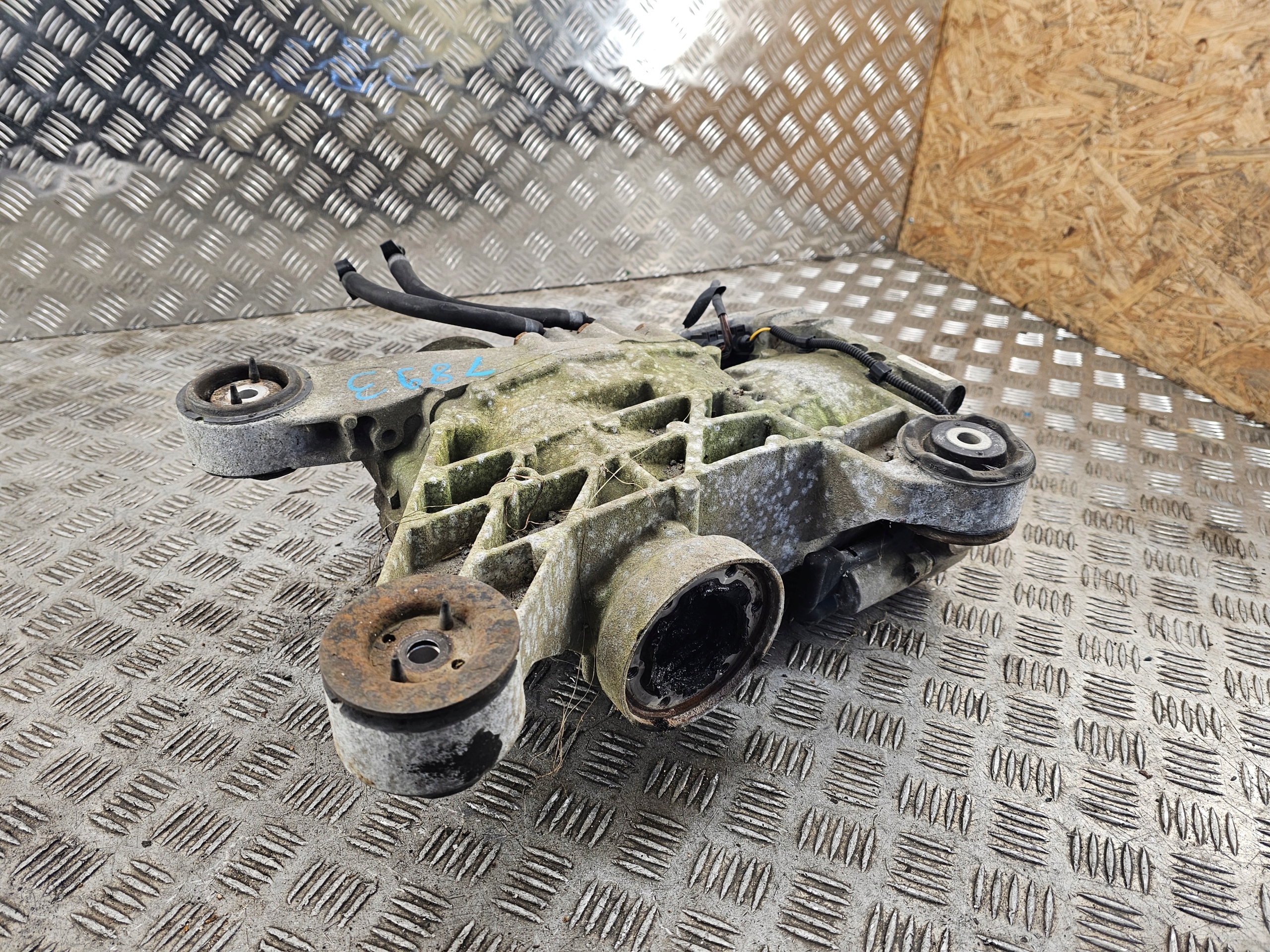 VOLKSWAGEN TIGUAN 2.0 TDI differential diff control unit 0AY525010B 1K0907554C