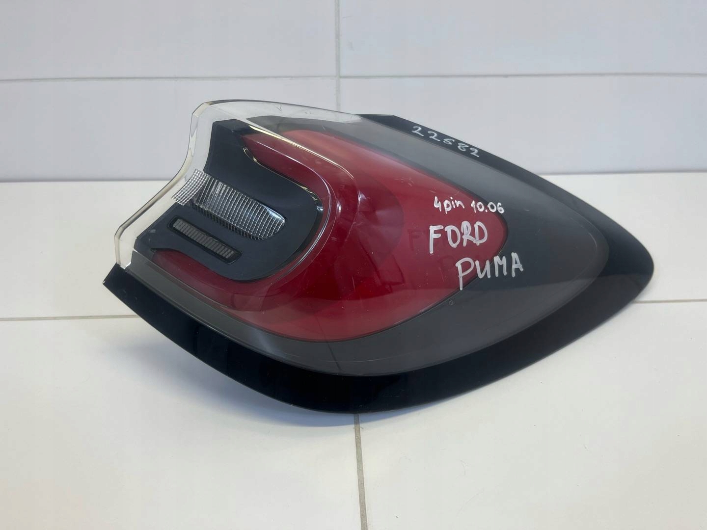 light rear right side Ford Puma 2 2021 L1TB13404