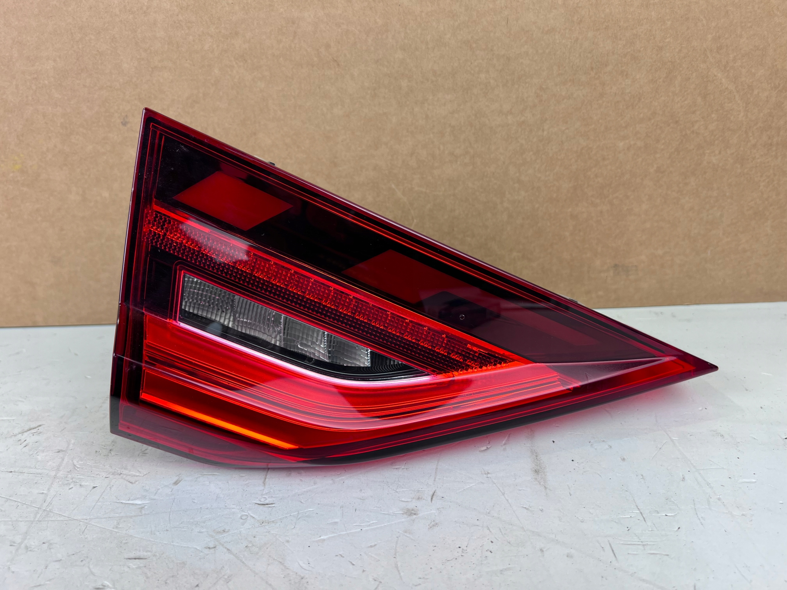 фонарь в крышке задний левый led Audi A1 82A 82A945093B